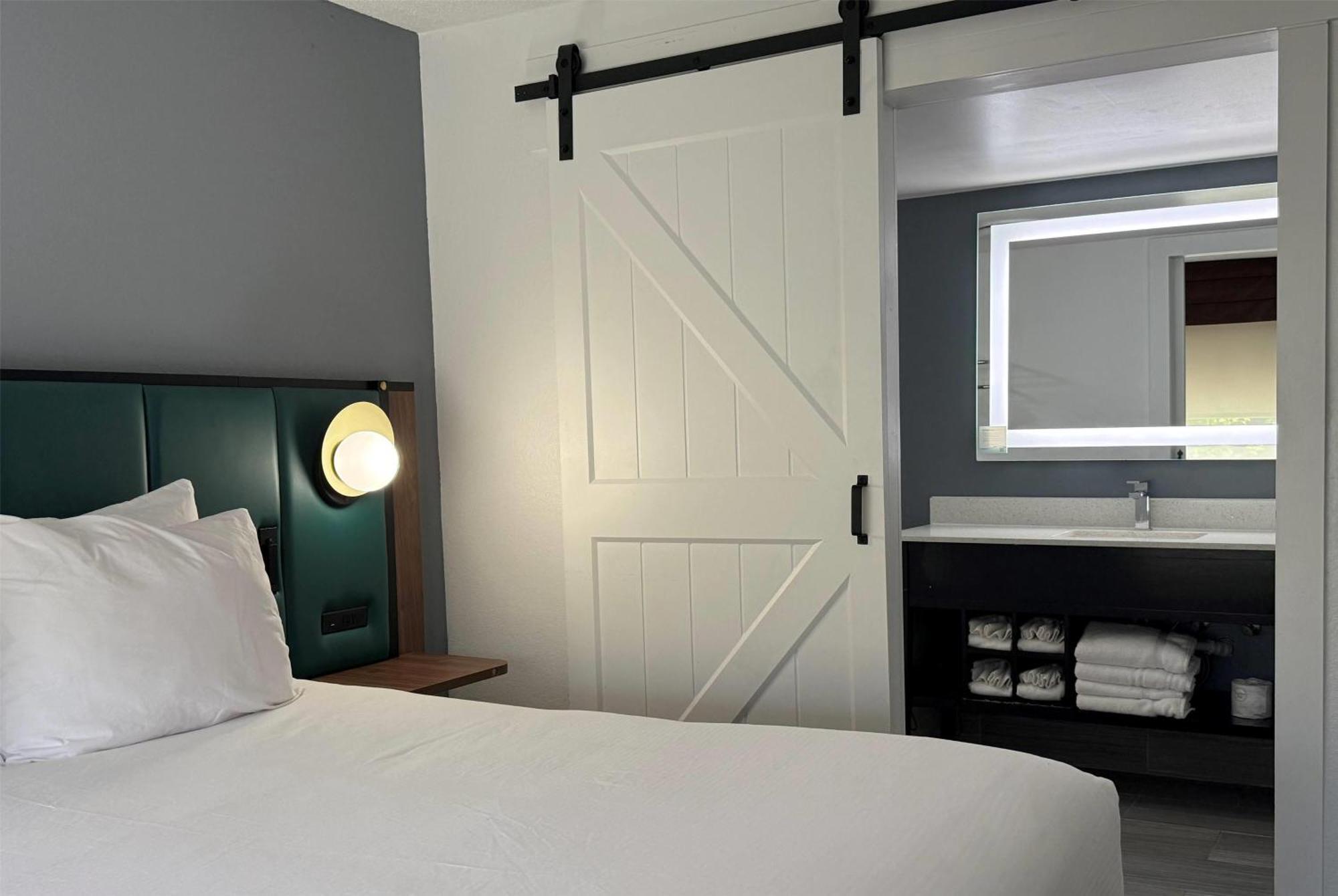 One-Bedroom King Suite Non Smoking