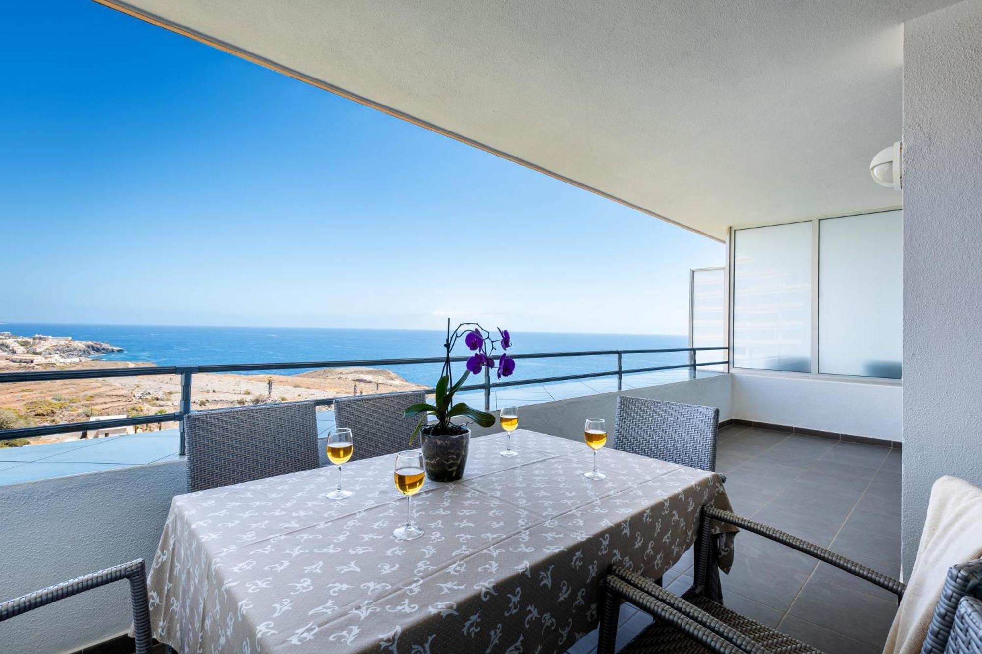 One-Bedroom Apartment Pool View