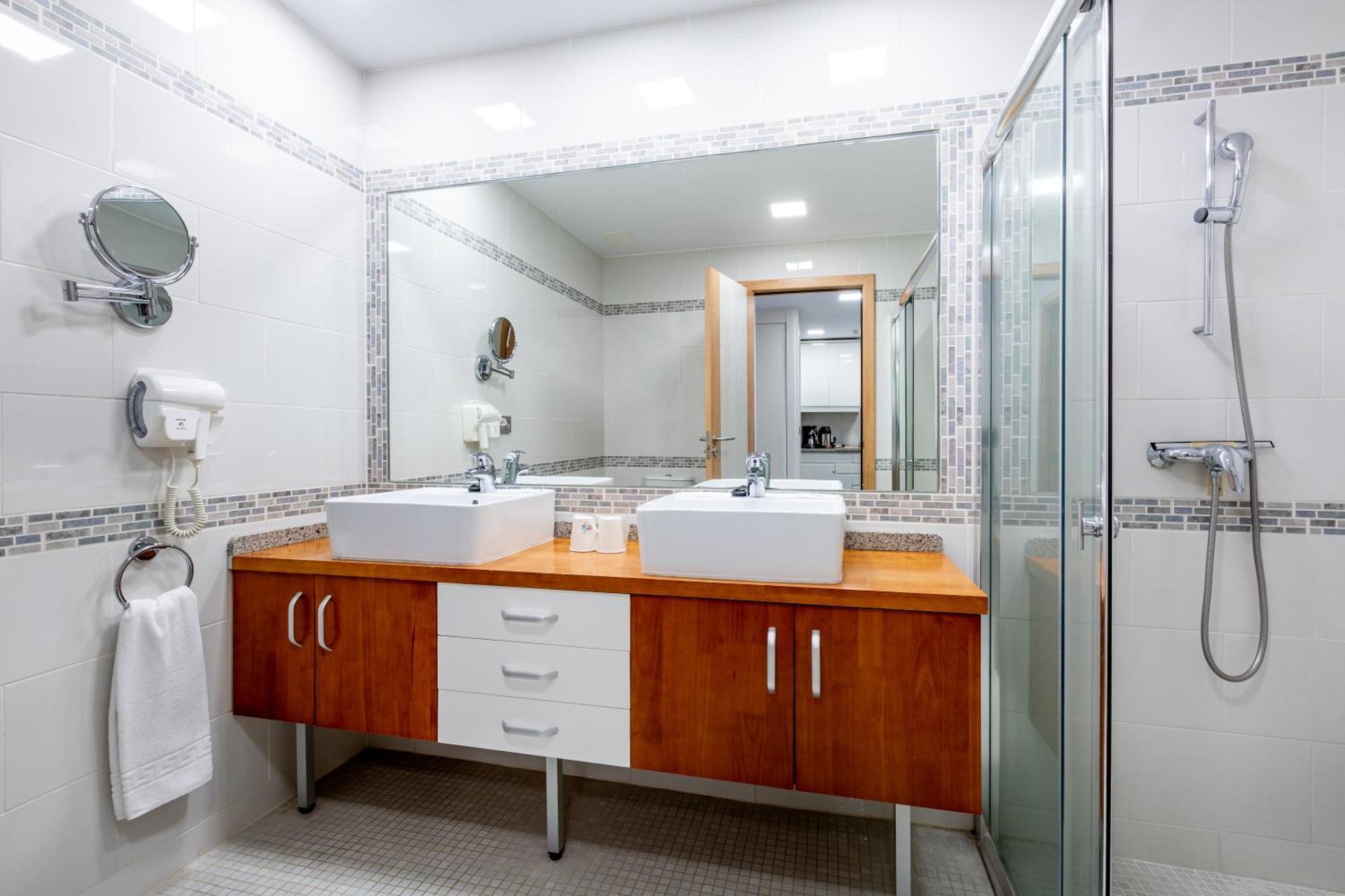 One-Bedroom Apartment Pool View