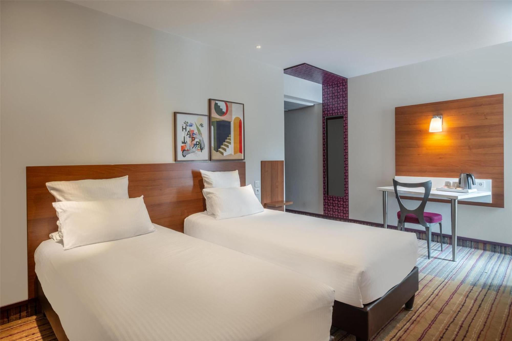 Twin Room,1698949369:JPEG
