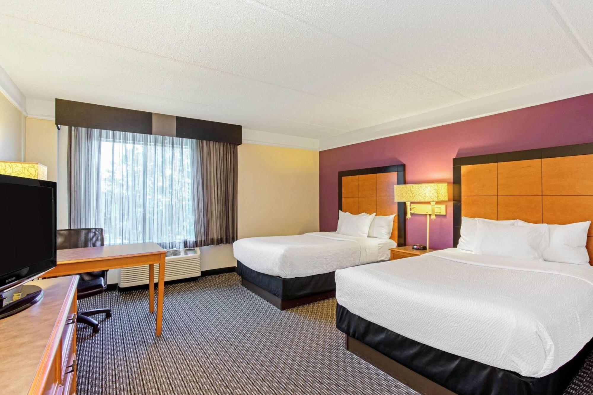 Deluxe Double Room Two Double Beds Pool View Non-Smoking