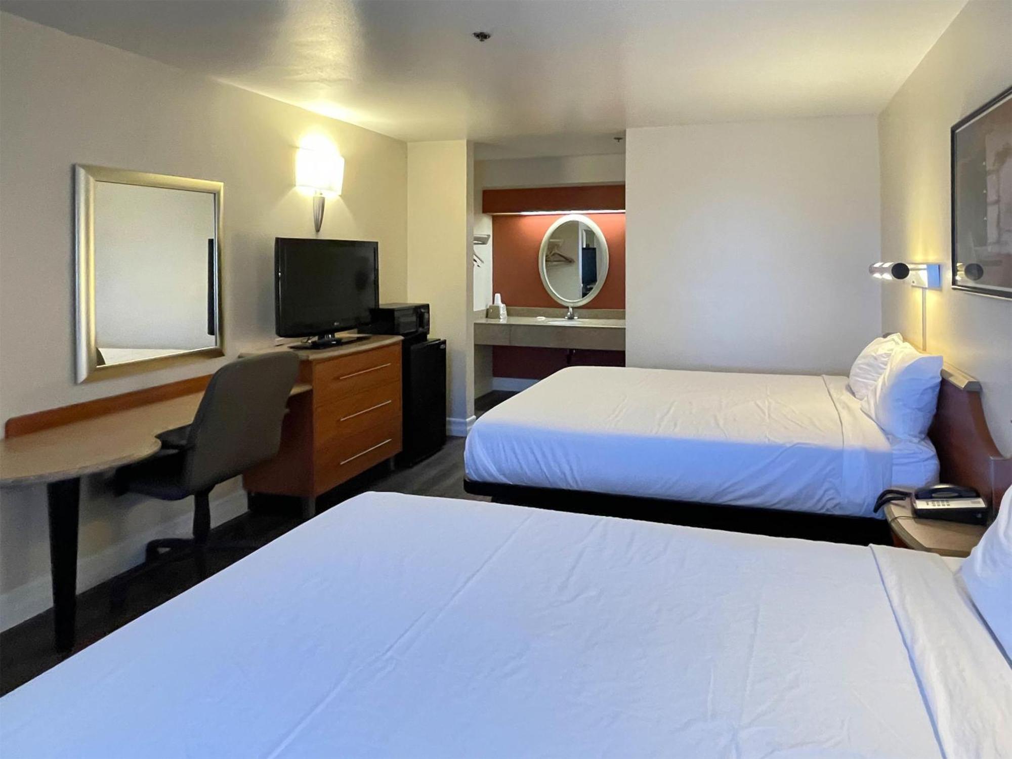 Queen Room with Two Queen Beds - Disability Access - Non-Smoking