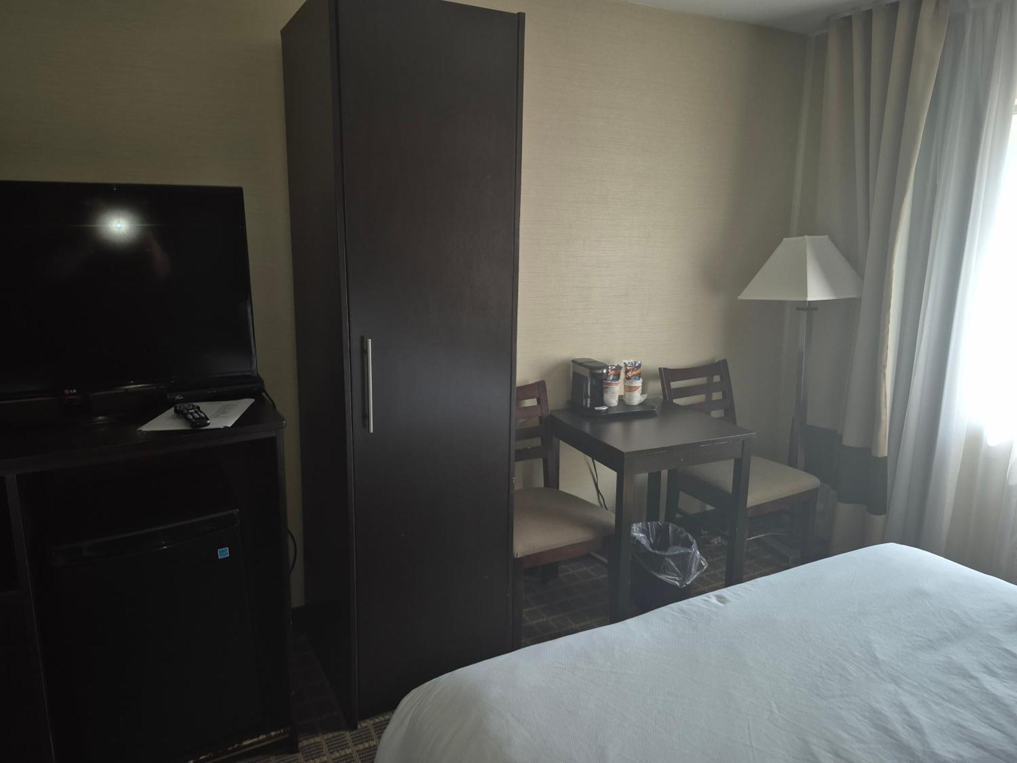 Quadruple Room with Two Queen Beds - Non Smoking/Pet Friendly