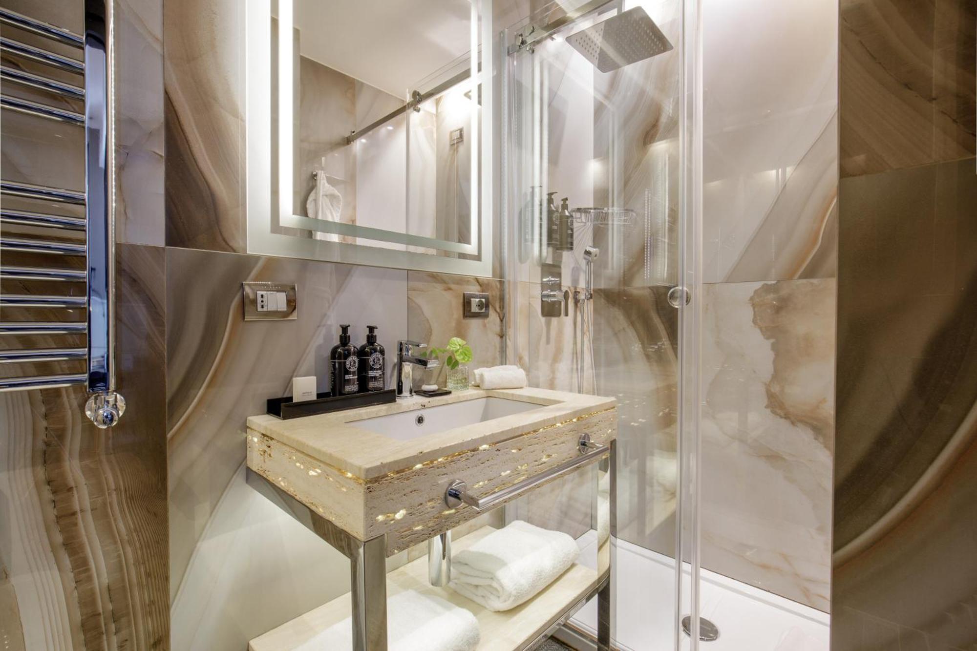 Junior King Suite