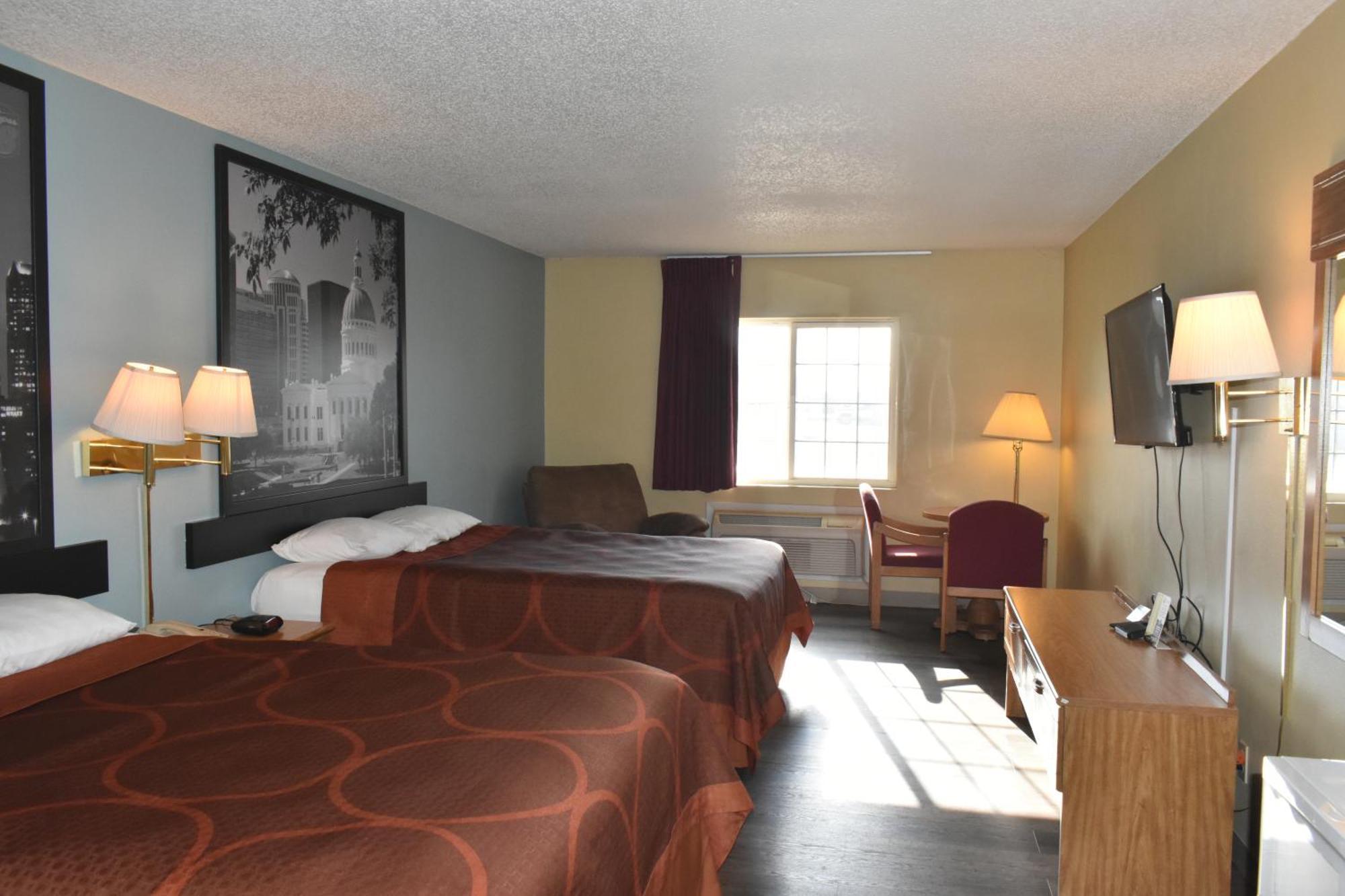 Queen Room Bath Tub Mobility Accessible or Non-Smoking