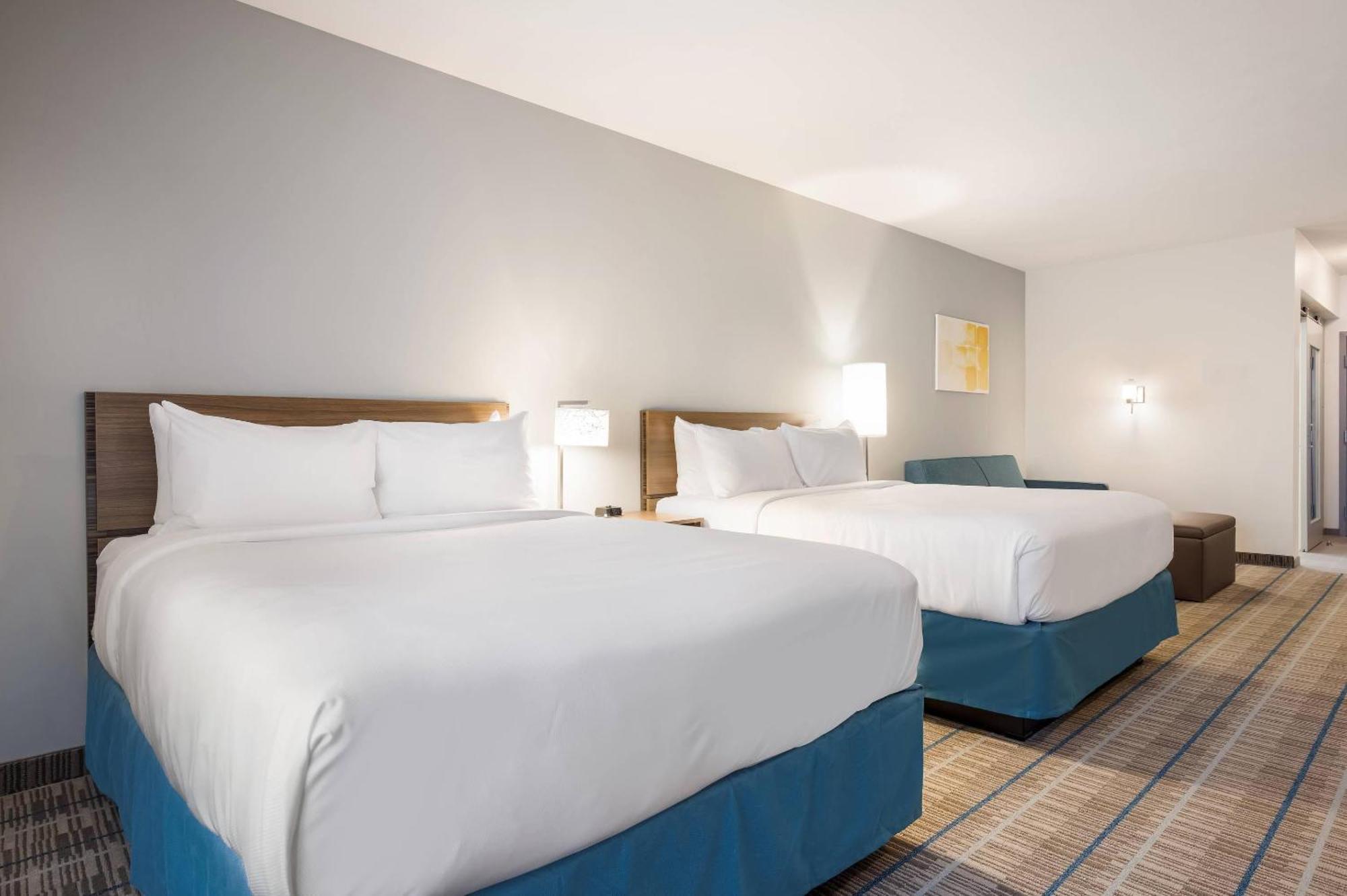 Queen Suite Two Queen Beds Kitchenette 1st Floor or Pet Friendly