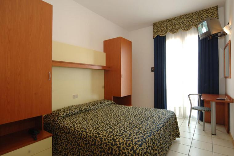 Triple Room,502725975:JPEG