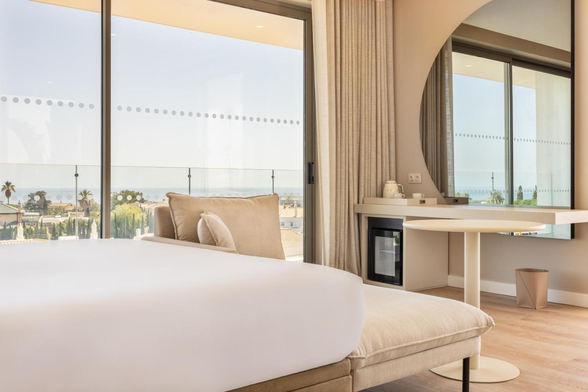 Exclusive Suite Terrace Interior Garden,1702260231:JPEG