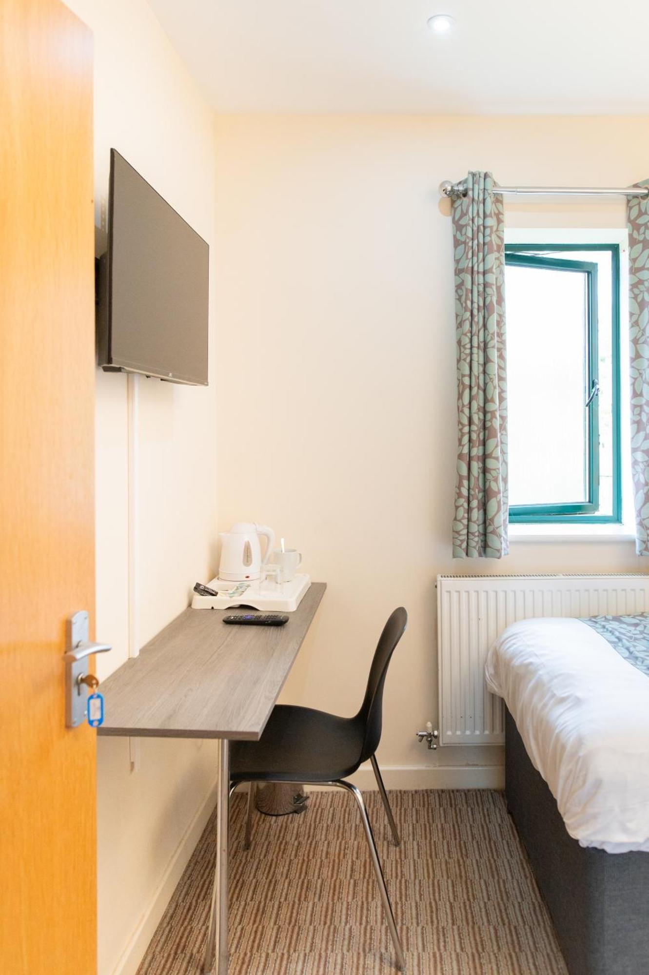 Single Room with Shared Bathroom