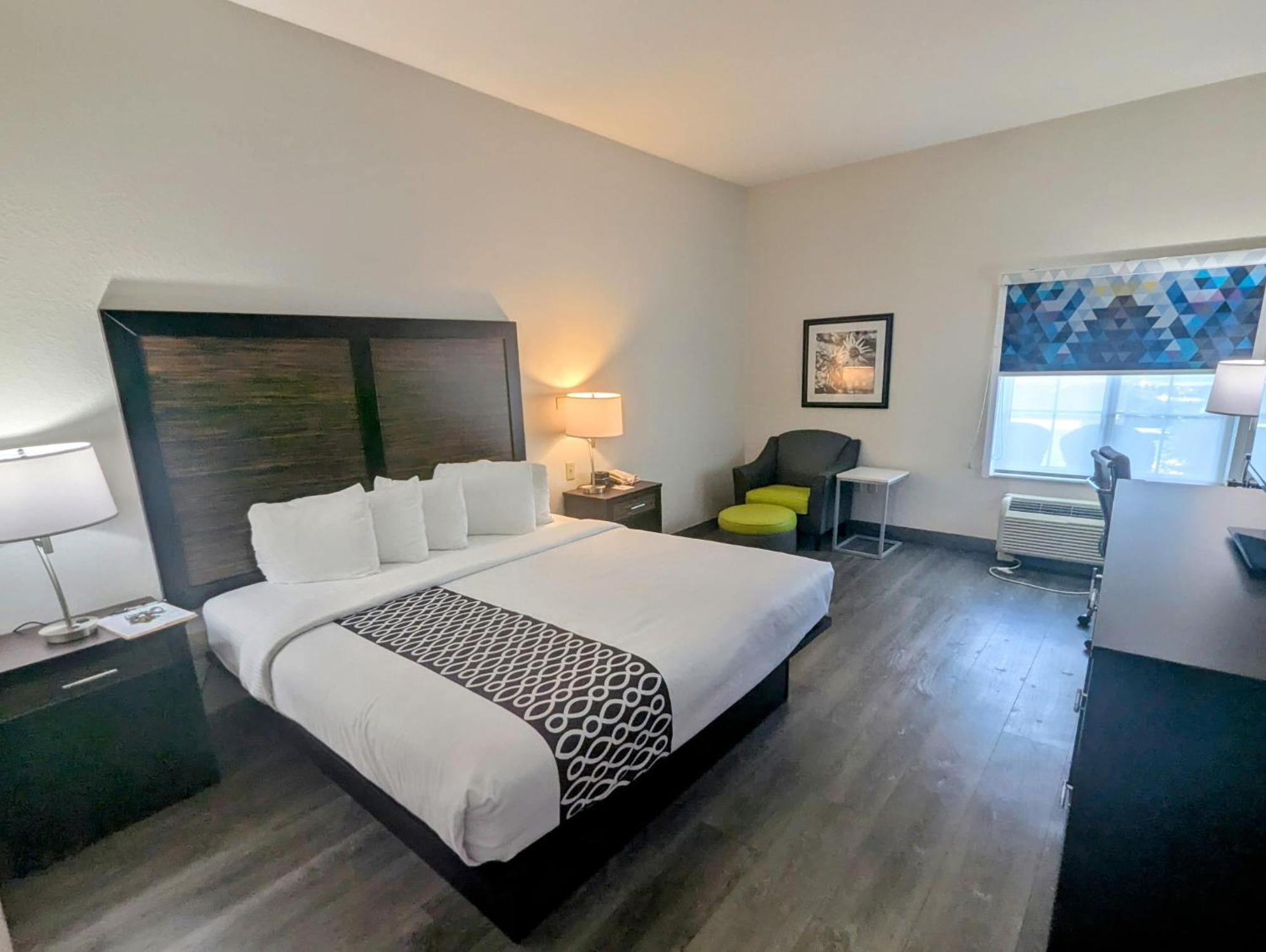 King Room with Mobility/Hearing Impaired Access - Non-Smoking