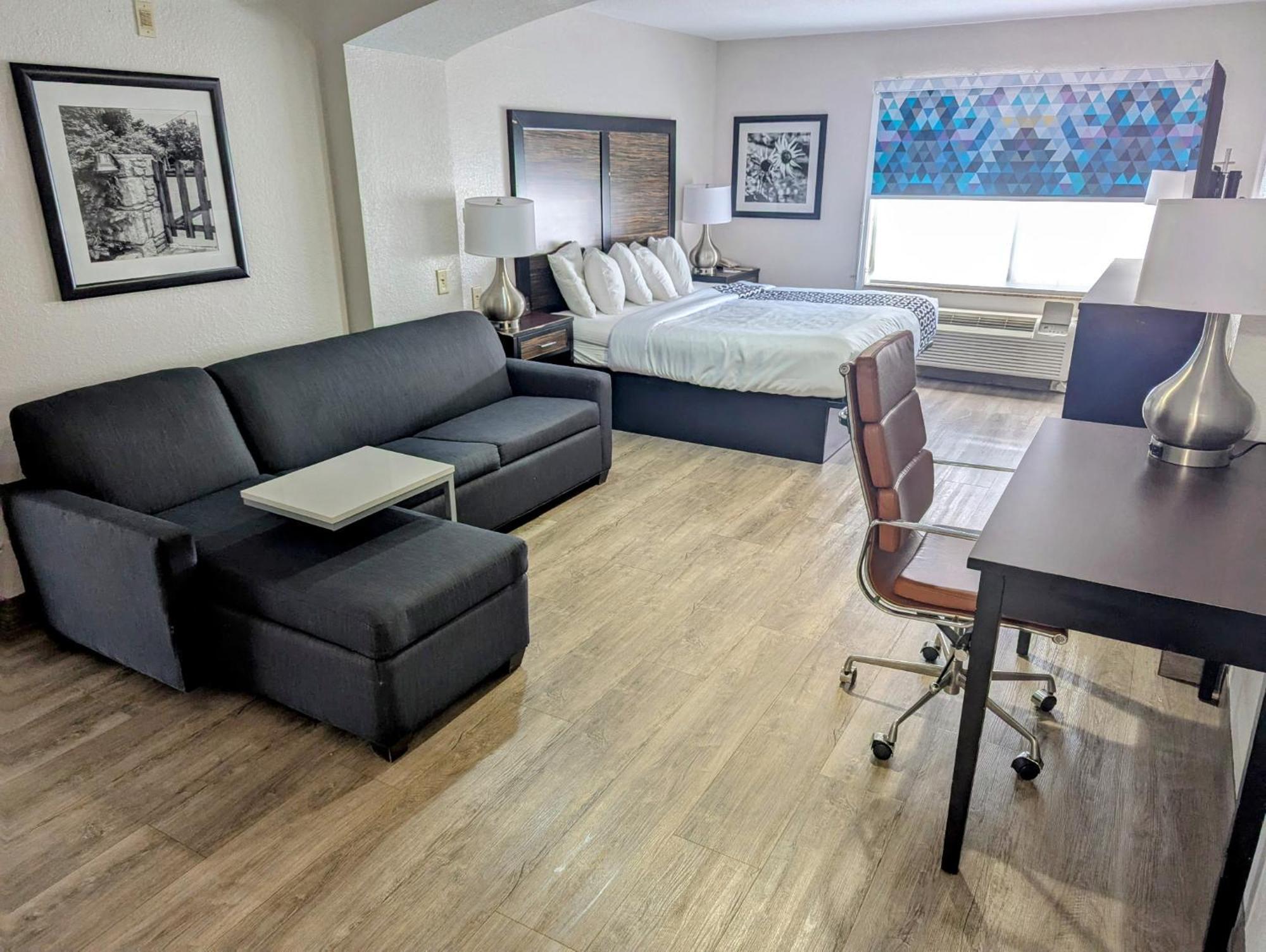 Deluxe Family Apartment - Non-Smoking