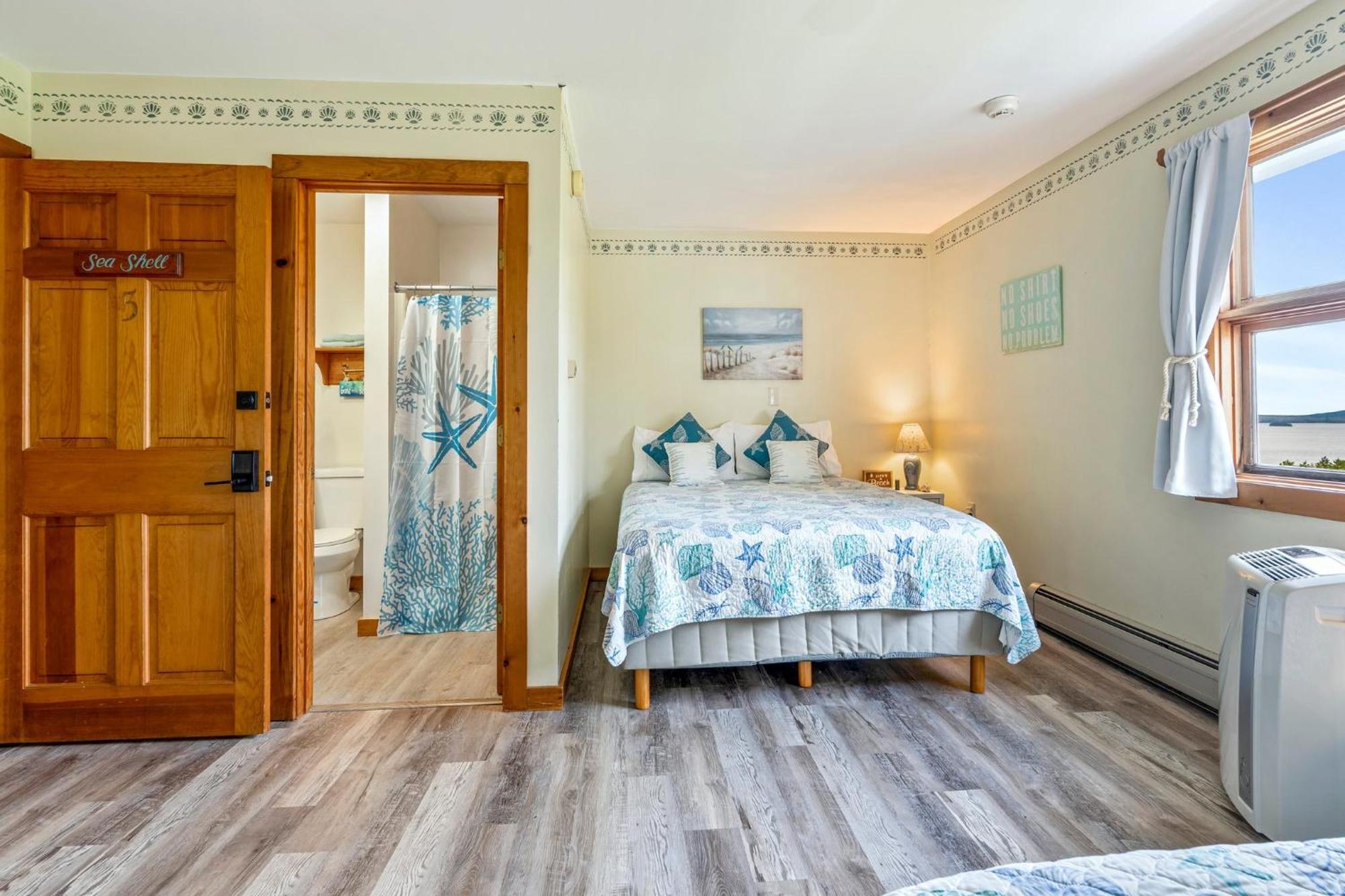 Single Room with Private Bathroom