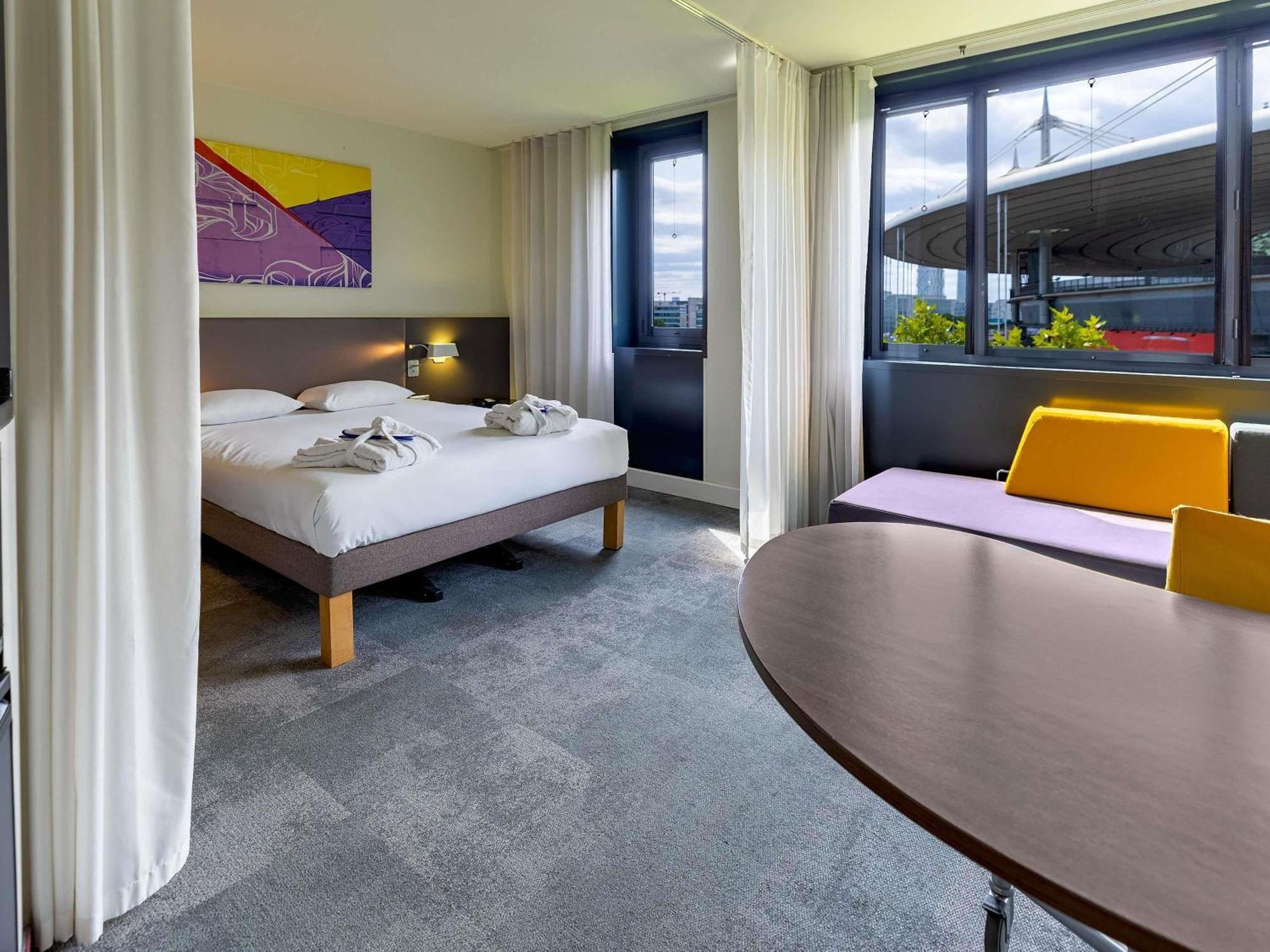 Executive Suite One Double Bed One Single Sofa Bed