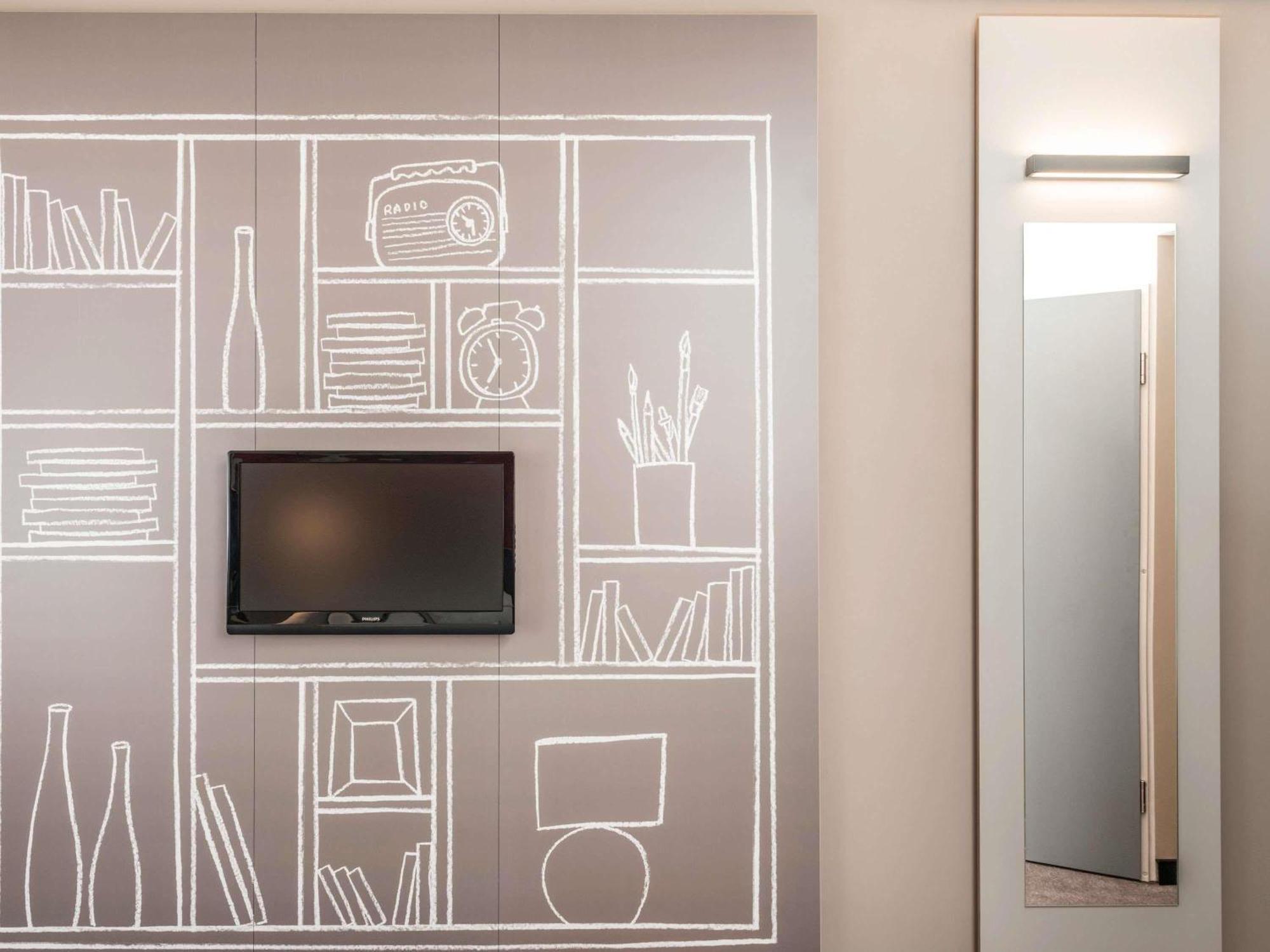 Double Sweet Room by Ibis
