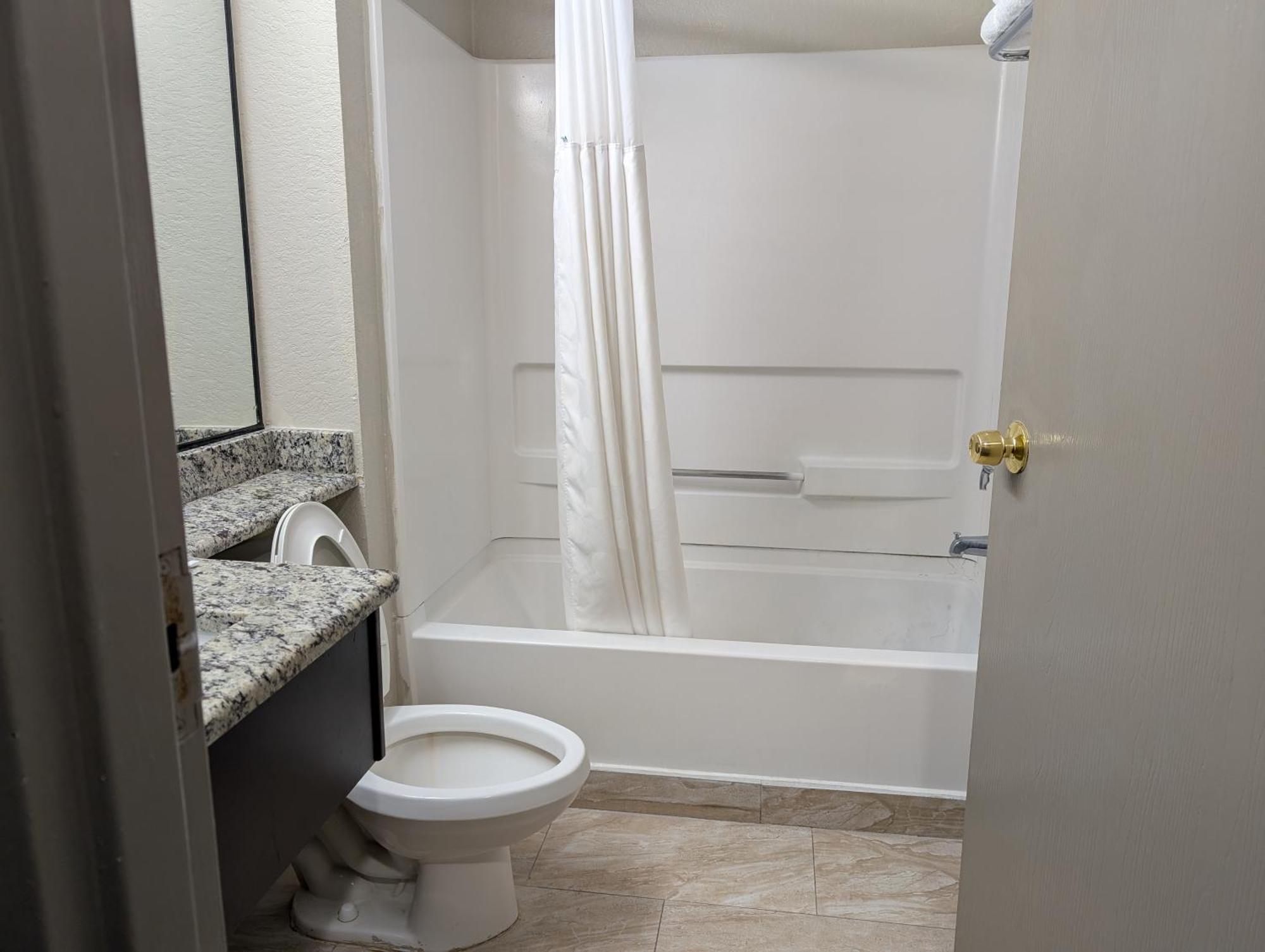 King Suite with Mobility/Hearing Impaired Access - Non-Smoking