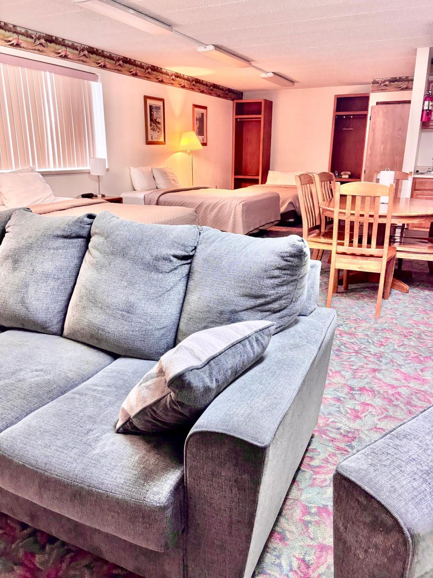 Deluxe Family Room