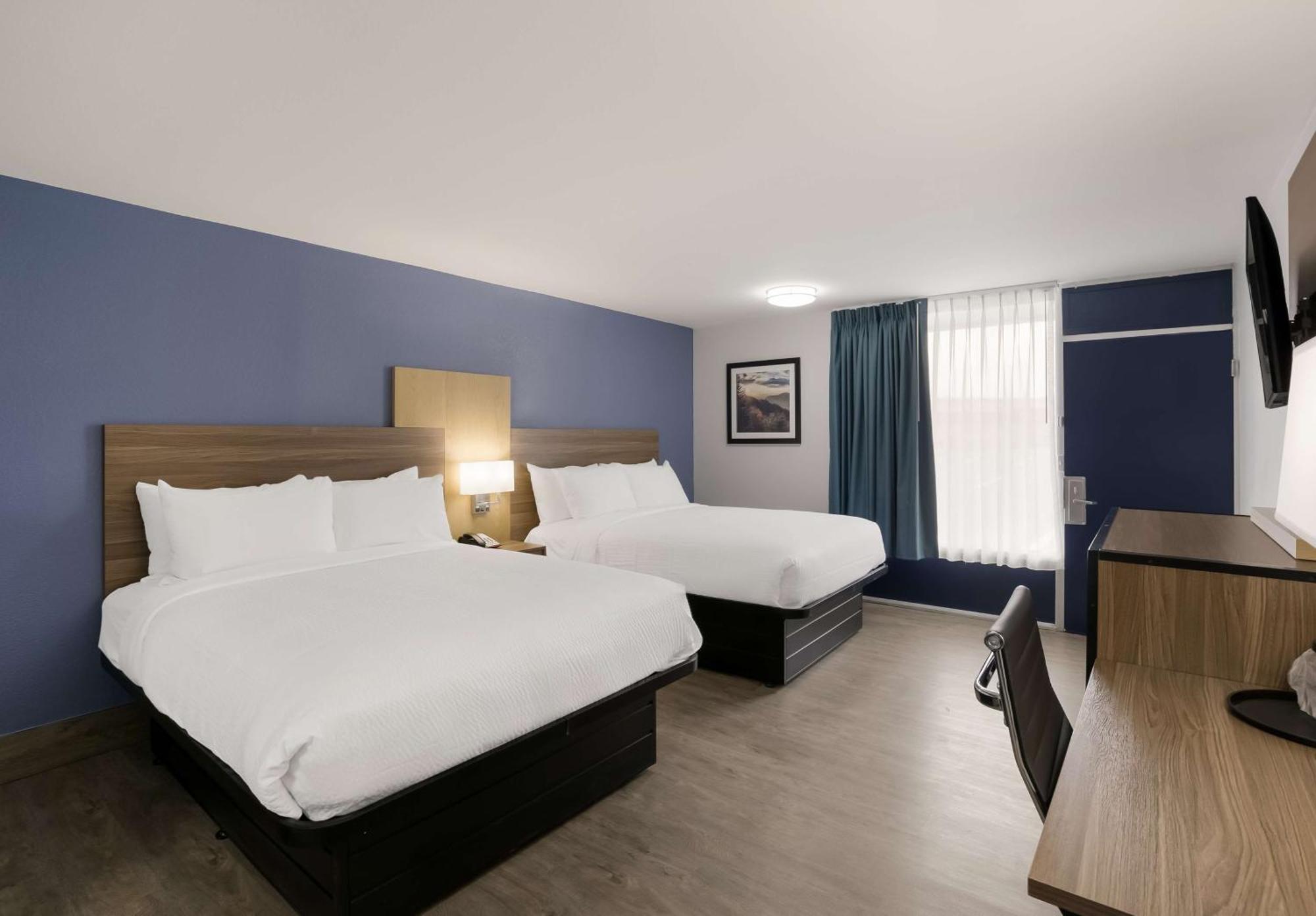 Queen Room with Two Queen Beds, Kitchenette and Walk-In Shower - Pet Friendly/Non-Smoking