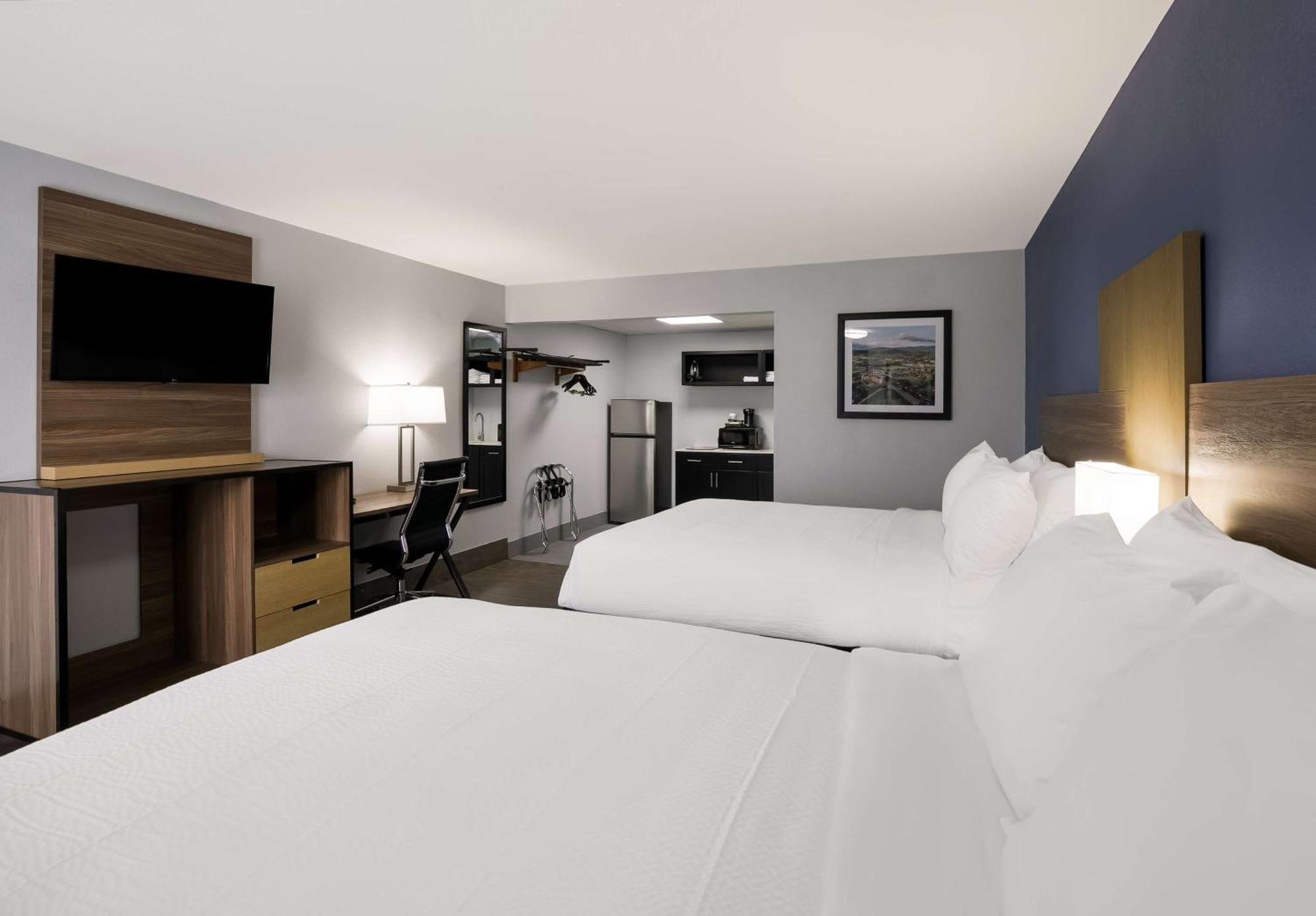 Queen Room with Two Queen Beds Kitchenette - Non-Smoking
