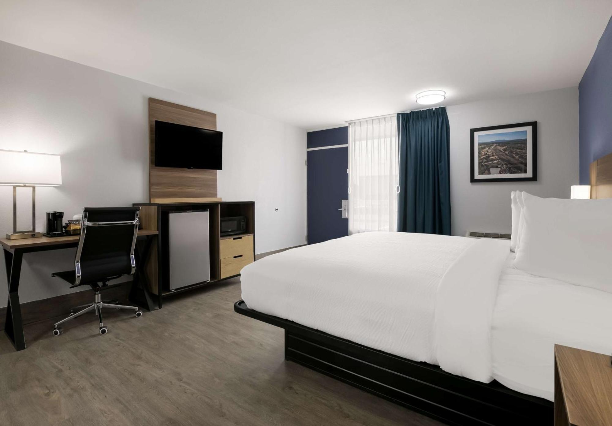 King Room with Walk-In Shower - Pet Friendly/Non-Smoking