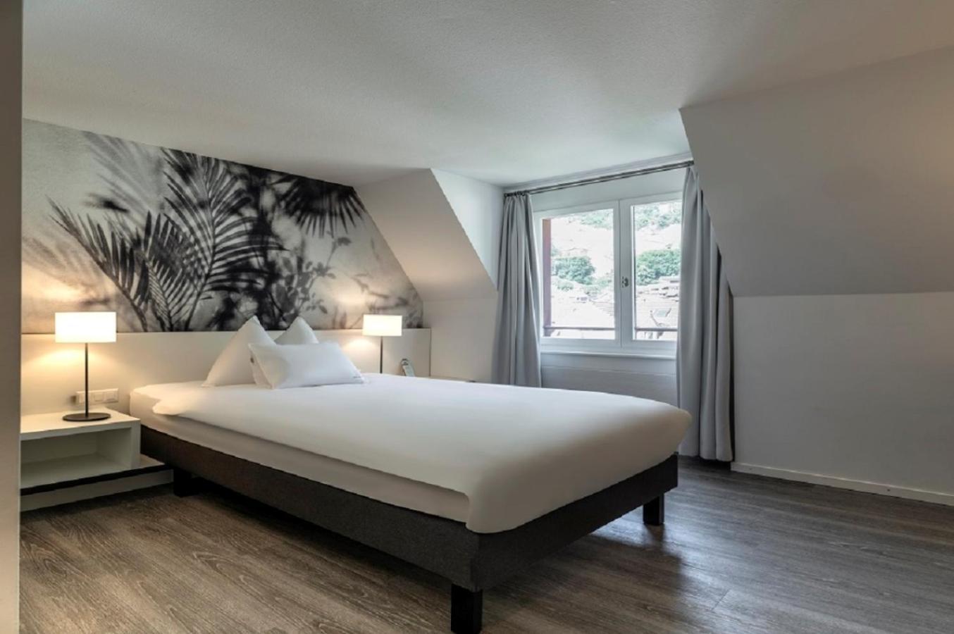 Queen Room Lake View