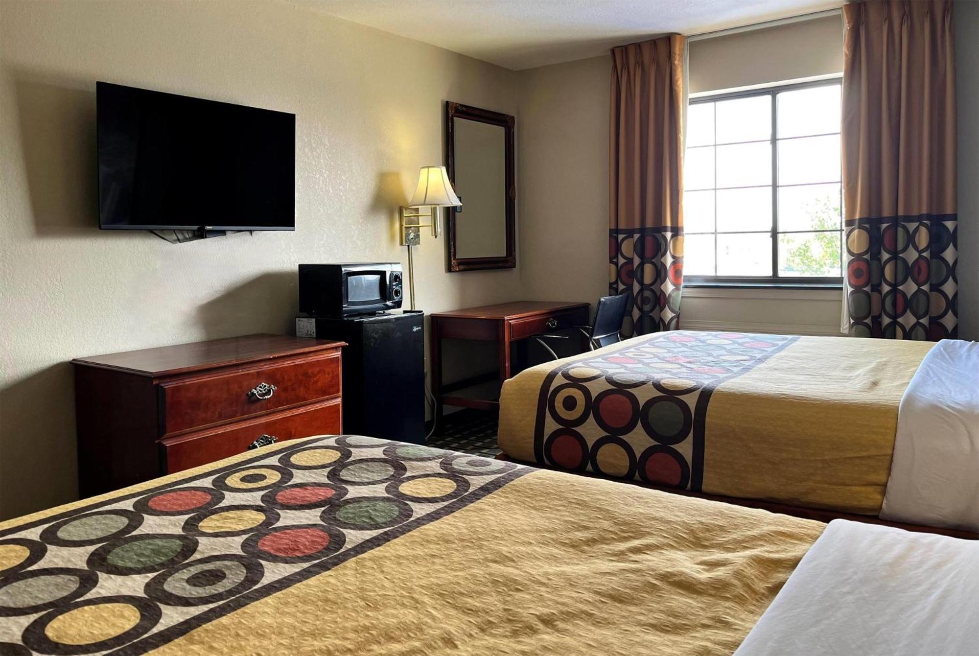 Queen Room with Two Queen Beds - Non-Smoking