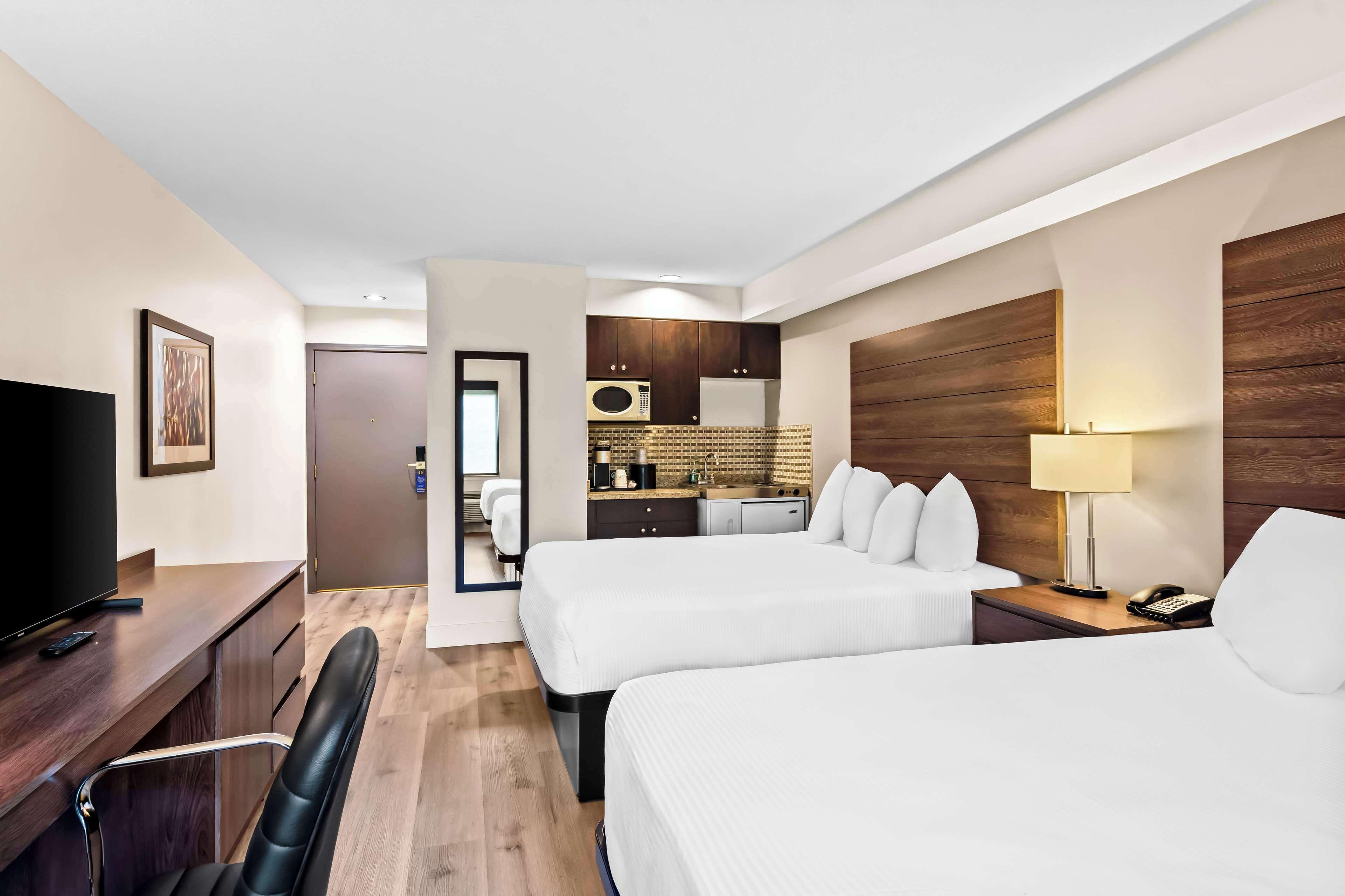 Queen Room with Two Queen Beds - Non-Smoking