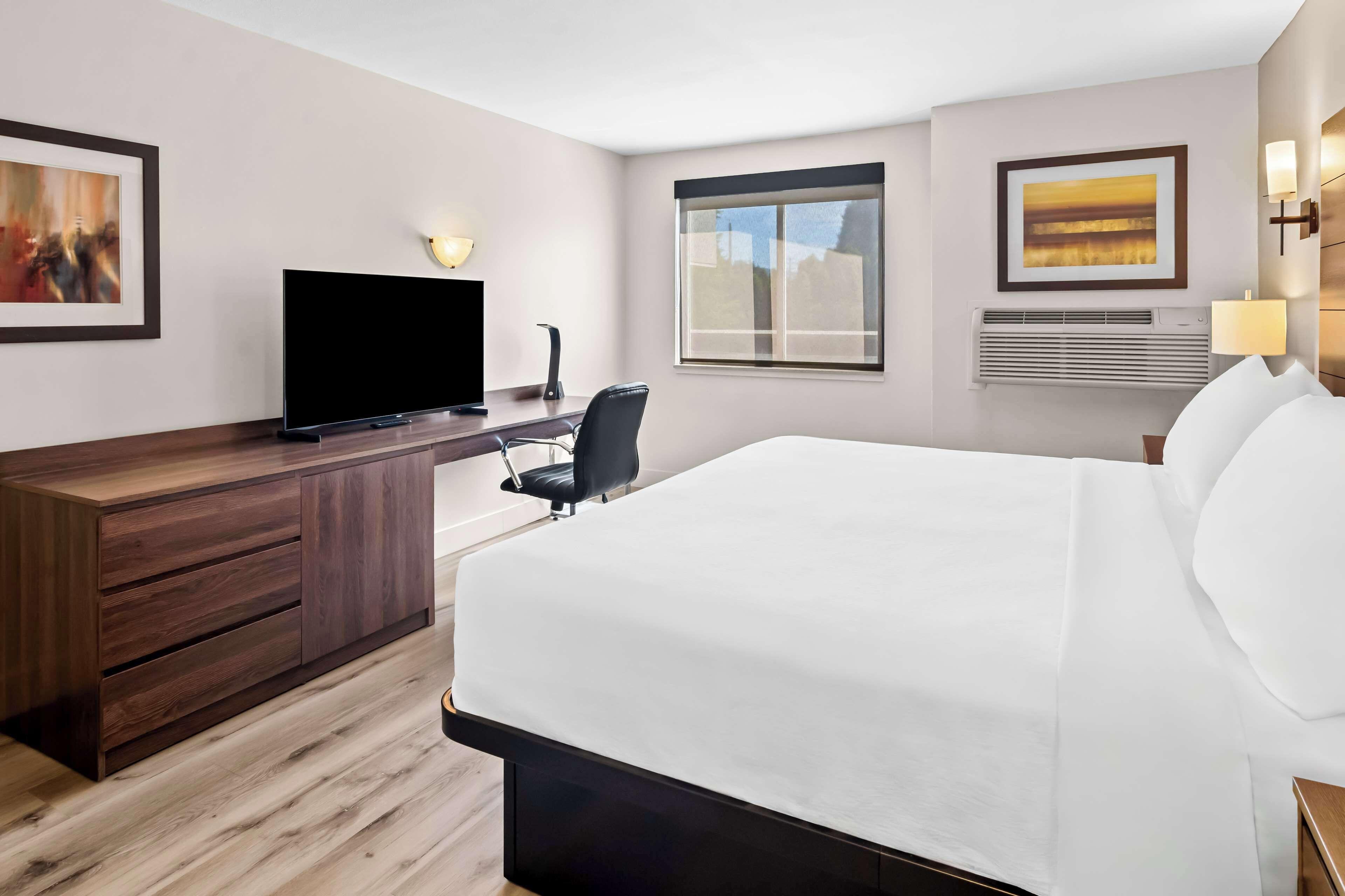 King Room with Kitchenette - Non-Smoking