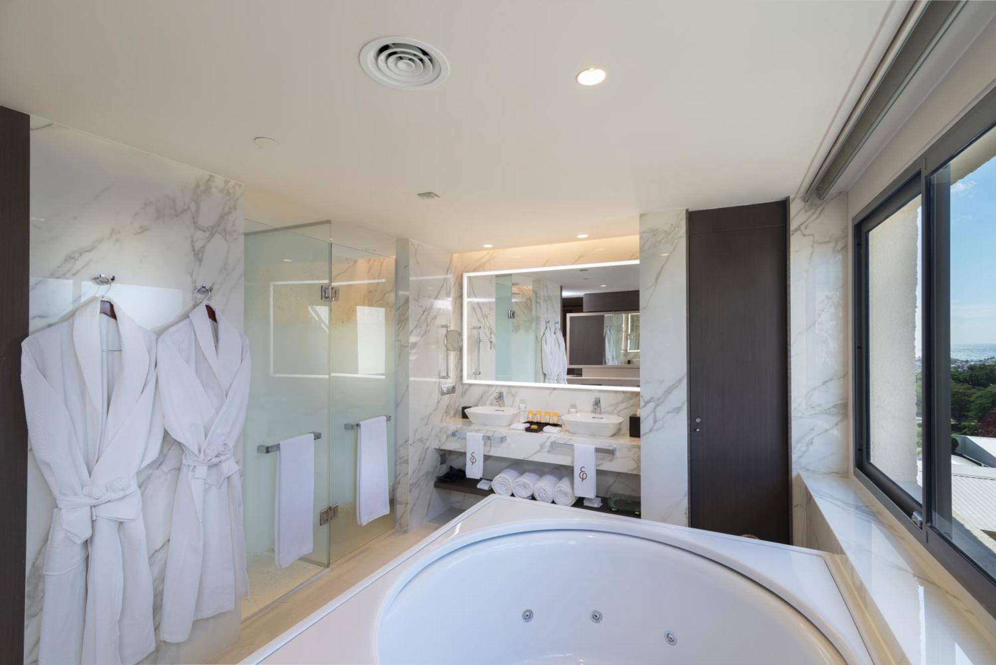Ambassador Royal Junior Suite