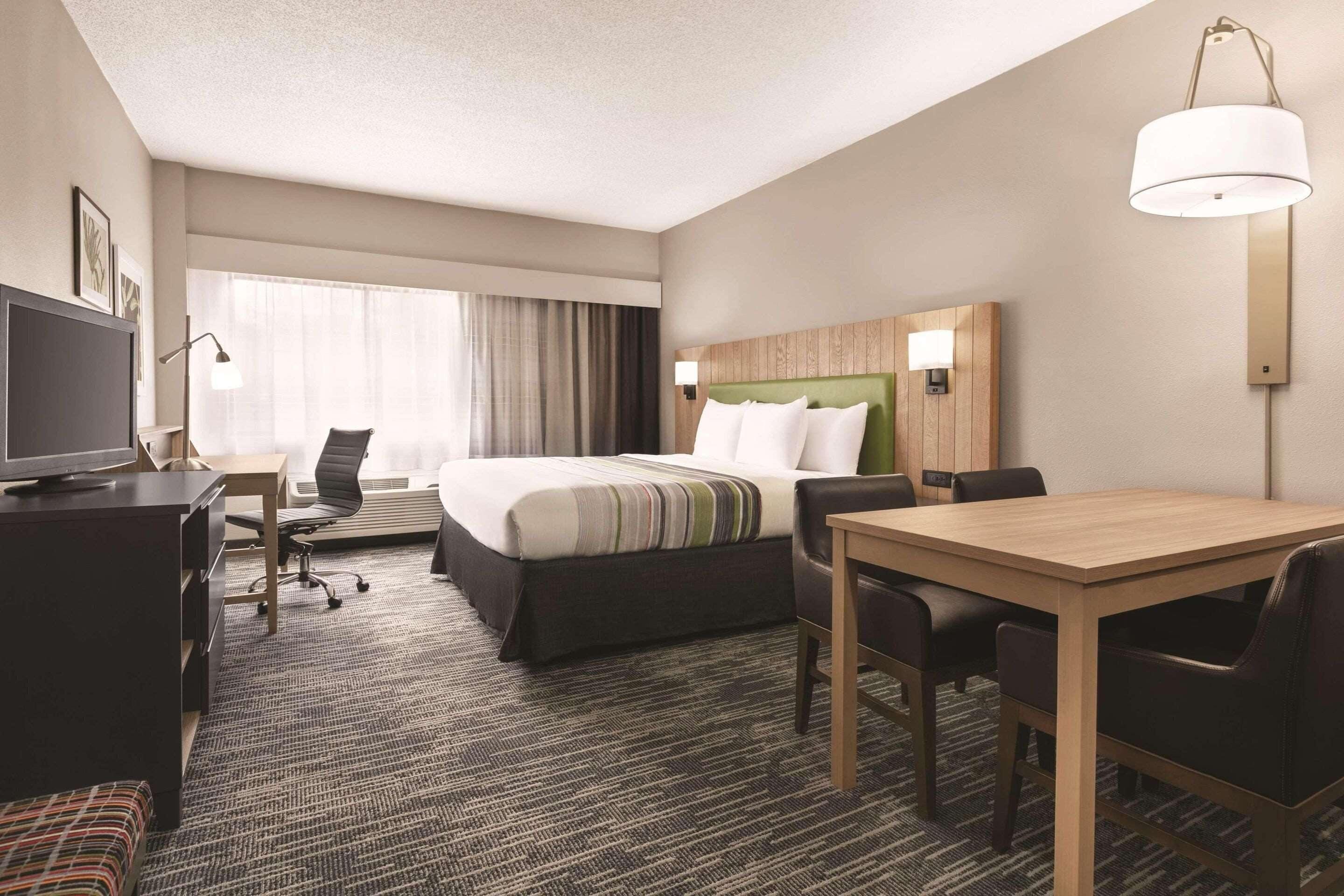 One-Bedroom Suite - Non-Smoking