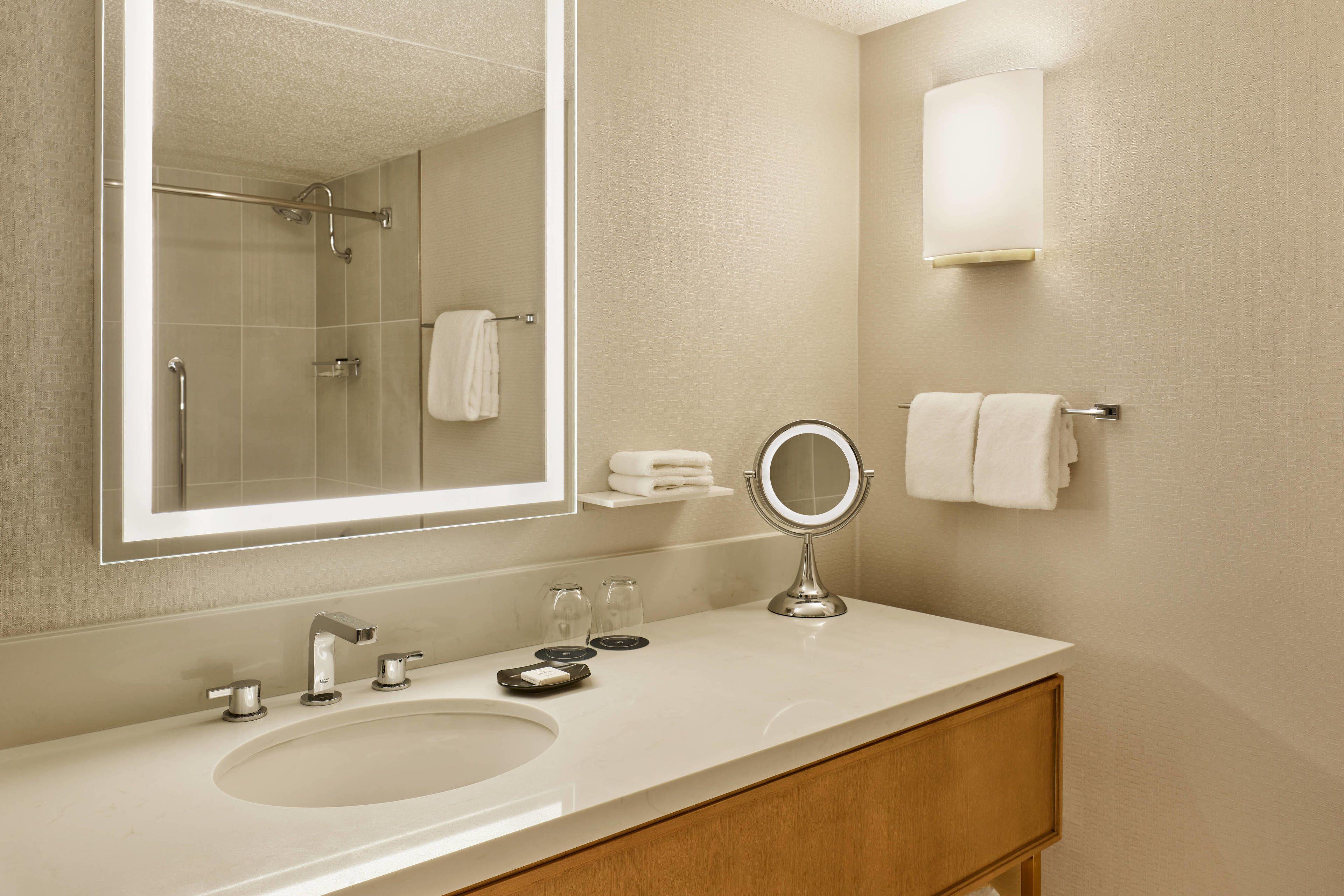 Guest Room 1 King