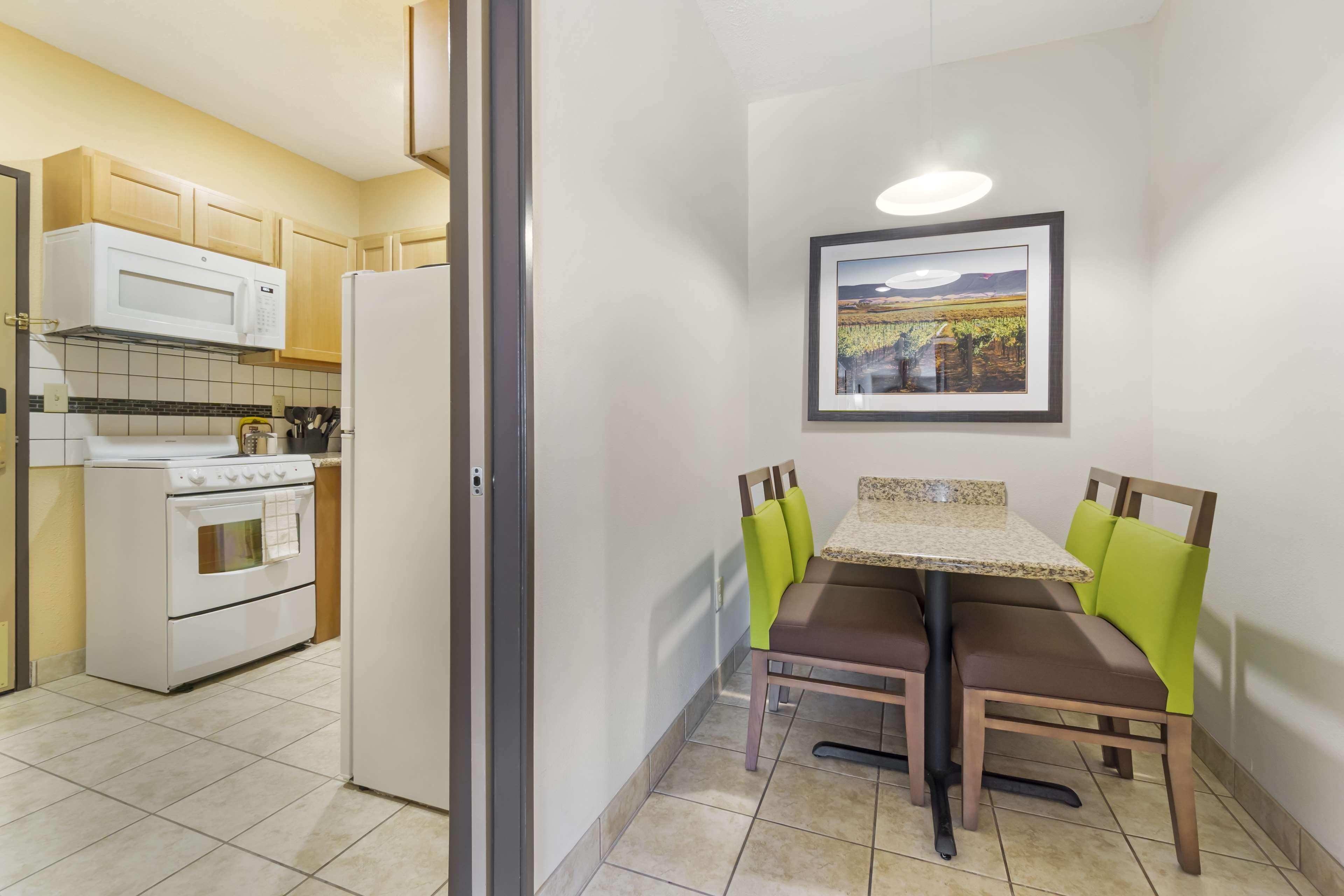 King Suite Whirlpool Non-Smoking