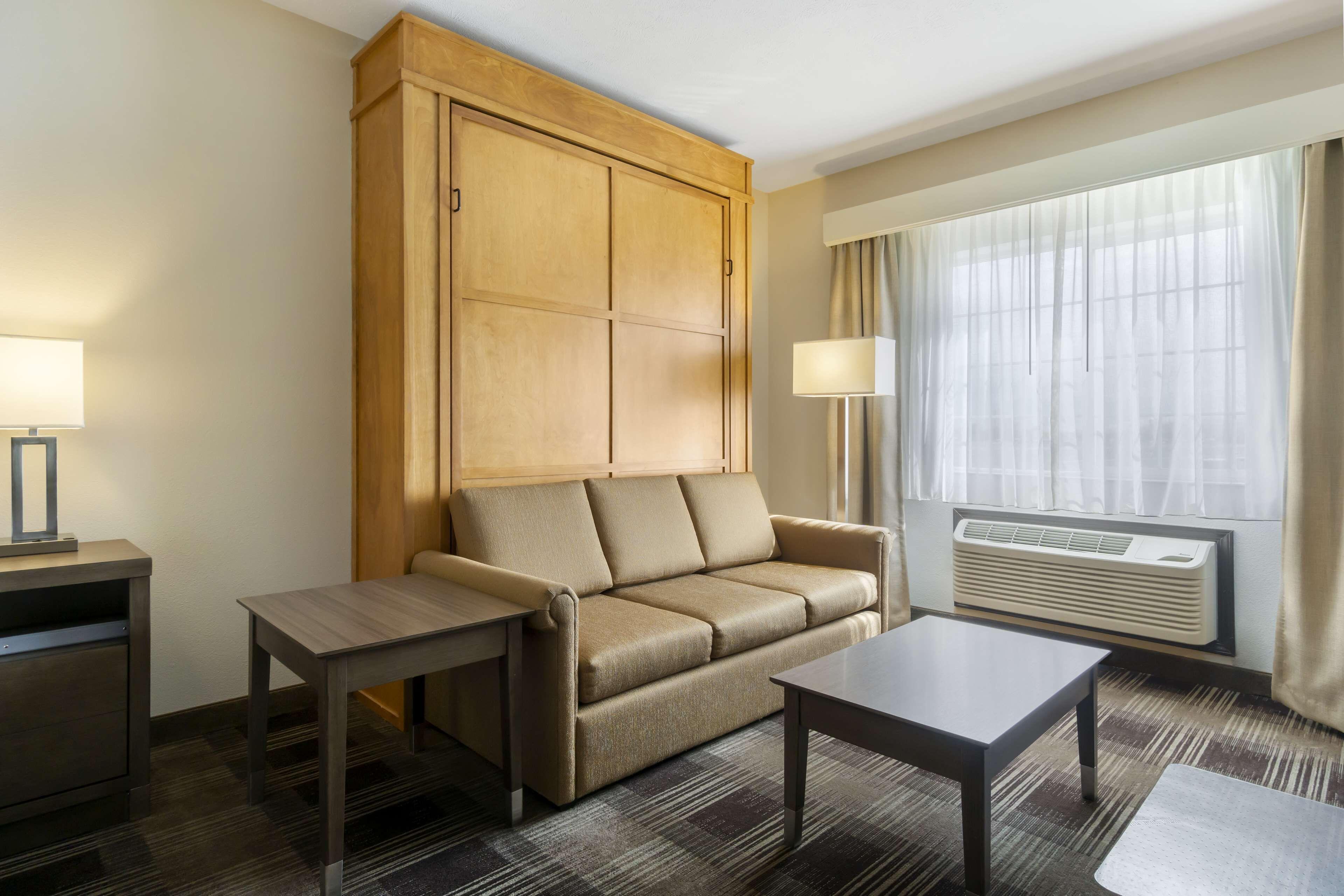 King Suite Whirlpool Non-Smoking