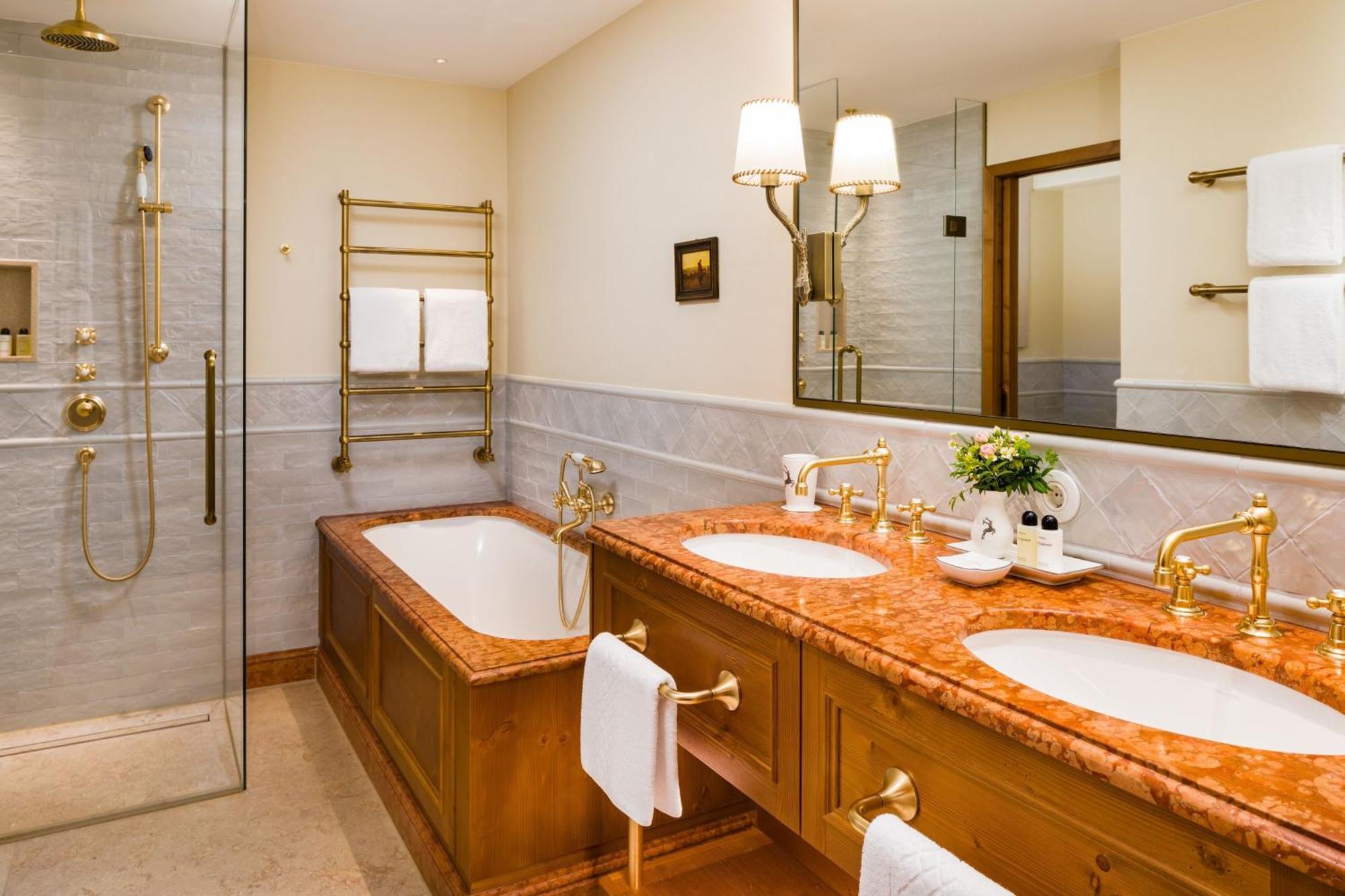 Junior Suite 1 King