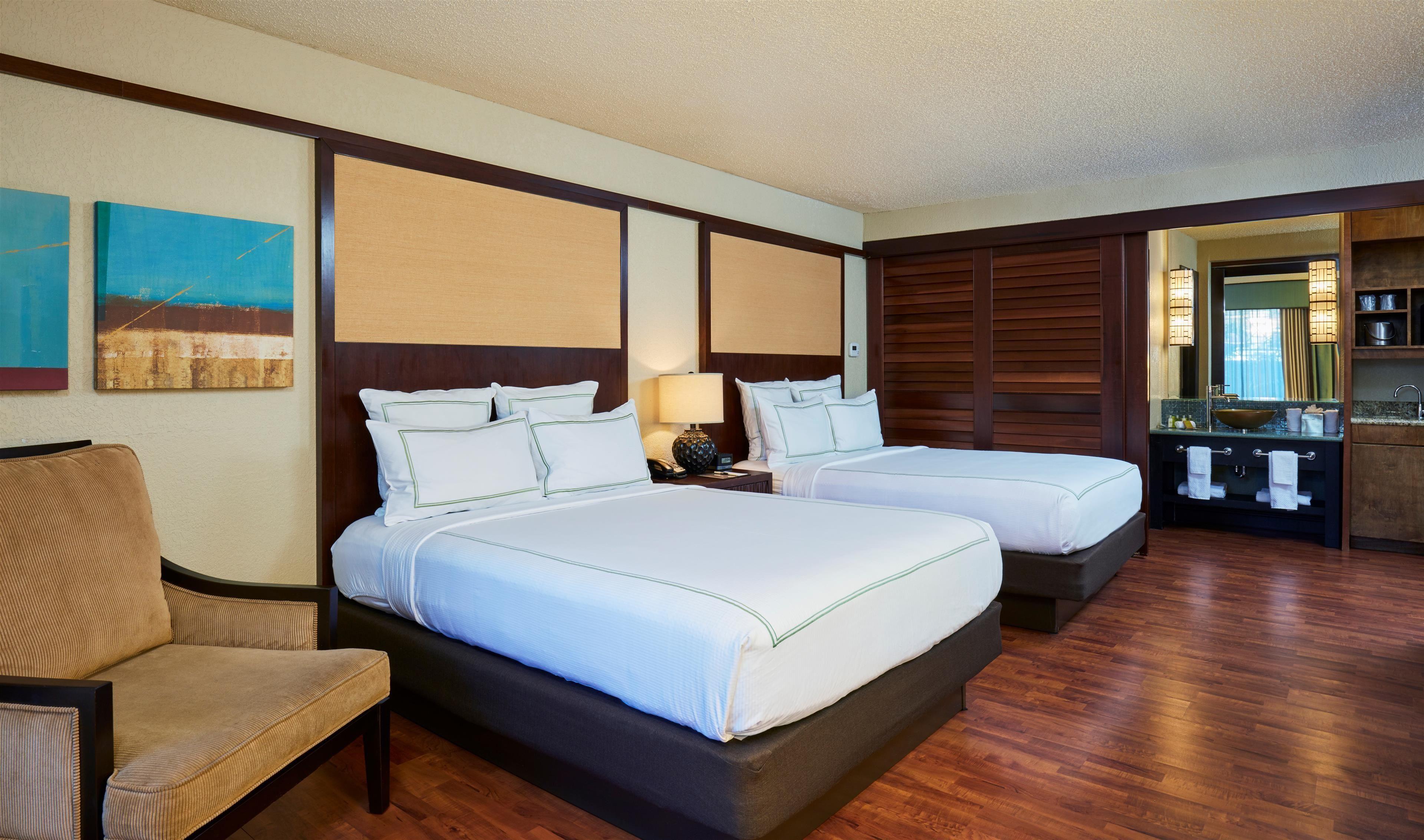 Queen with Two Queen Beds - Resort View