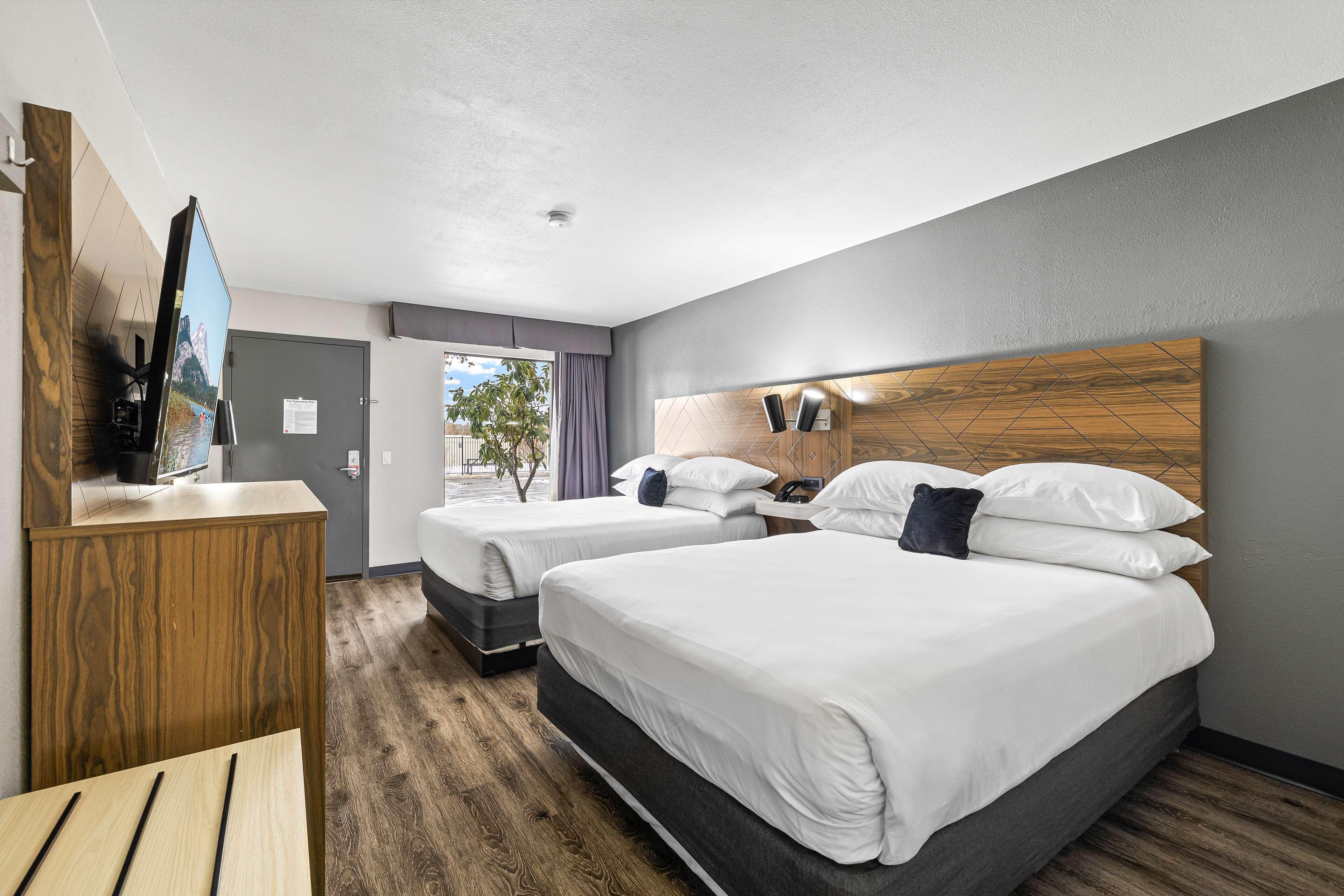 Queen Room Two Queen Beds