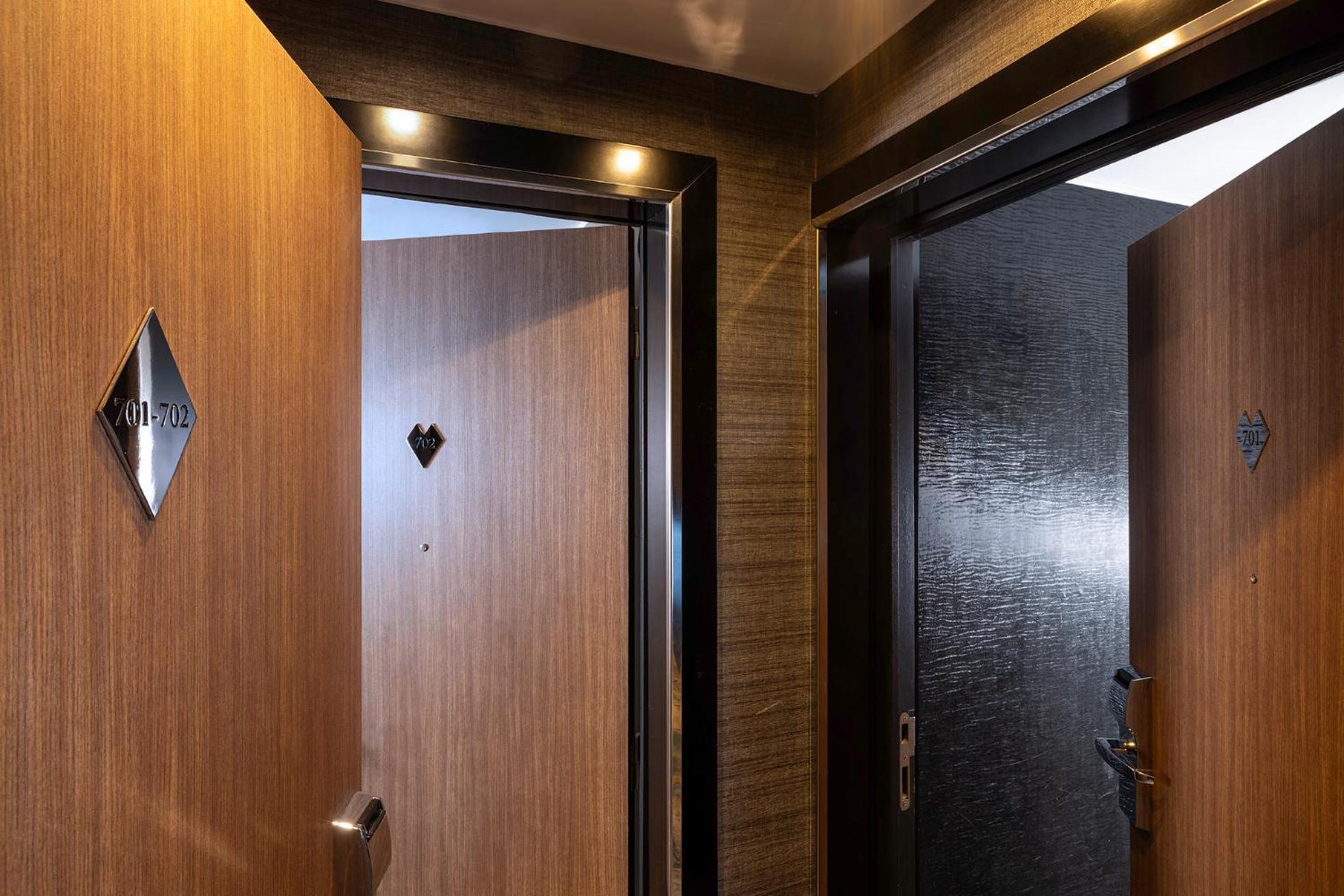 Connecting Rooms