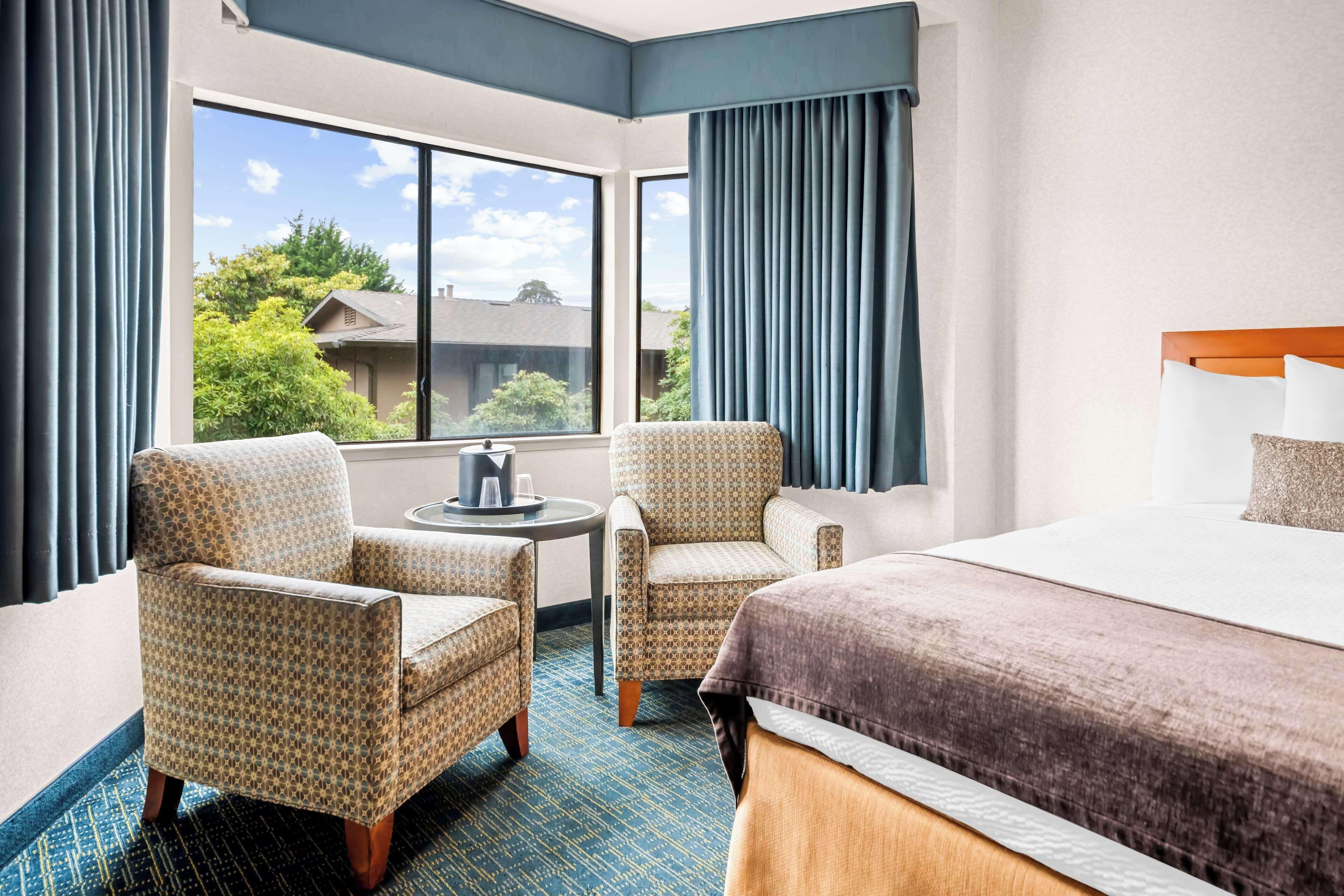 Queen Room Two Queen Beds Bath Tub Mobility Accessible or Non-Smoking