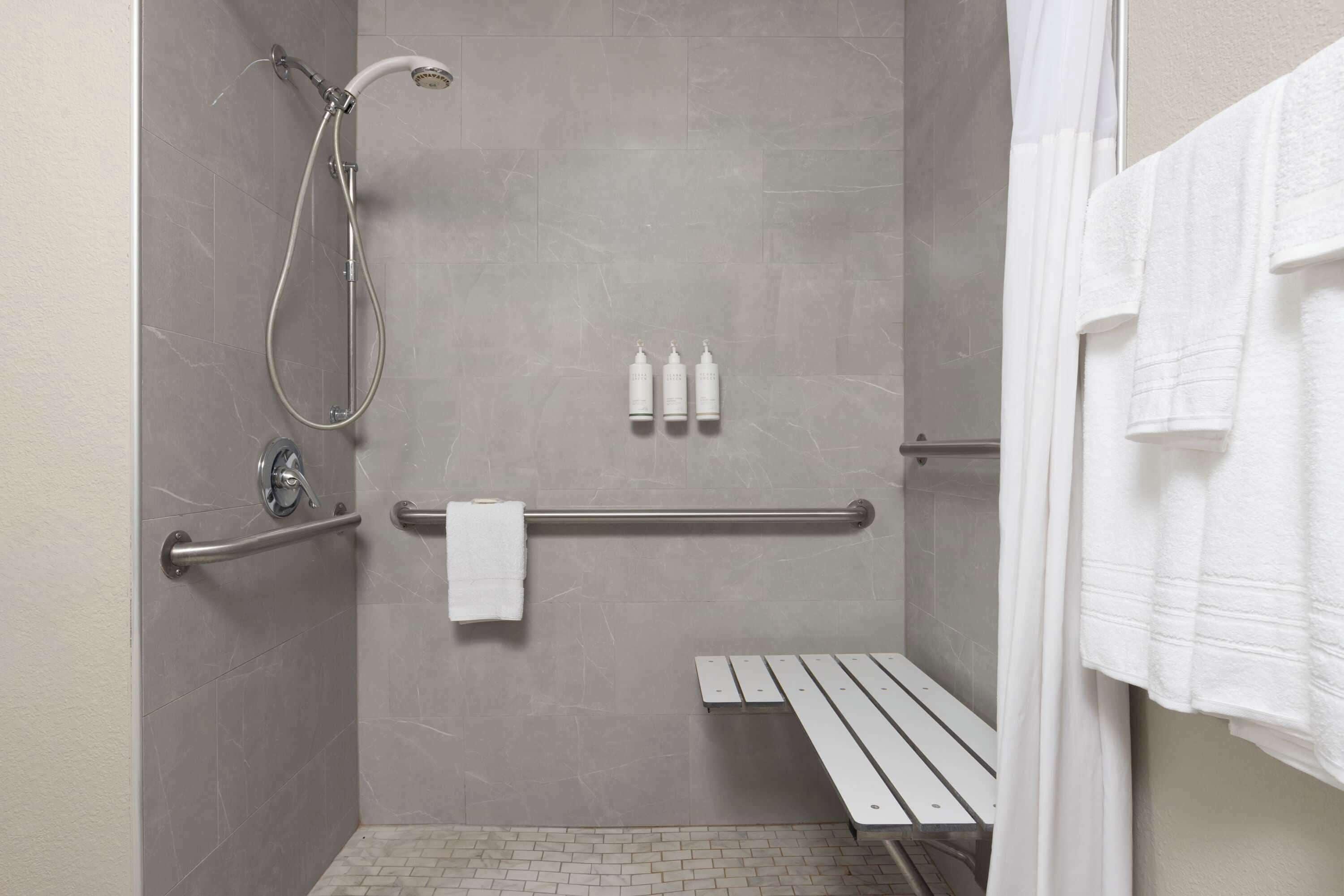 Deluxe Queen Room Mobility Access or Non-Smoking