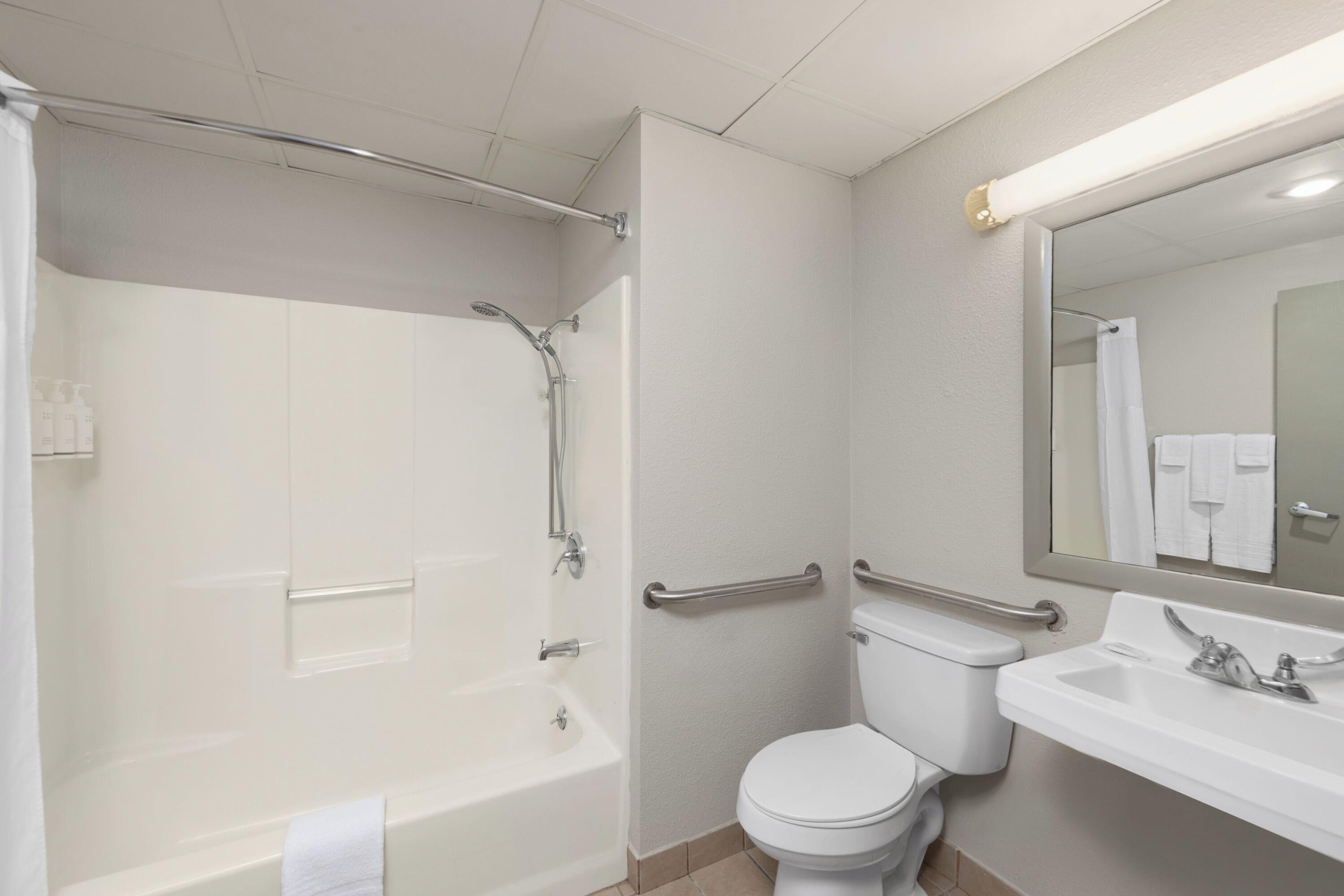 Deluxe Queen Room Mobility Access or Non-Smoking