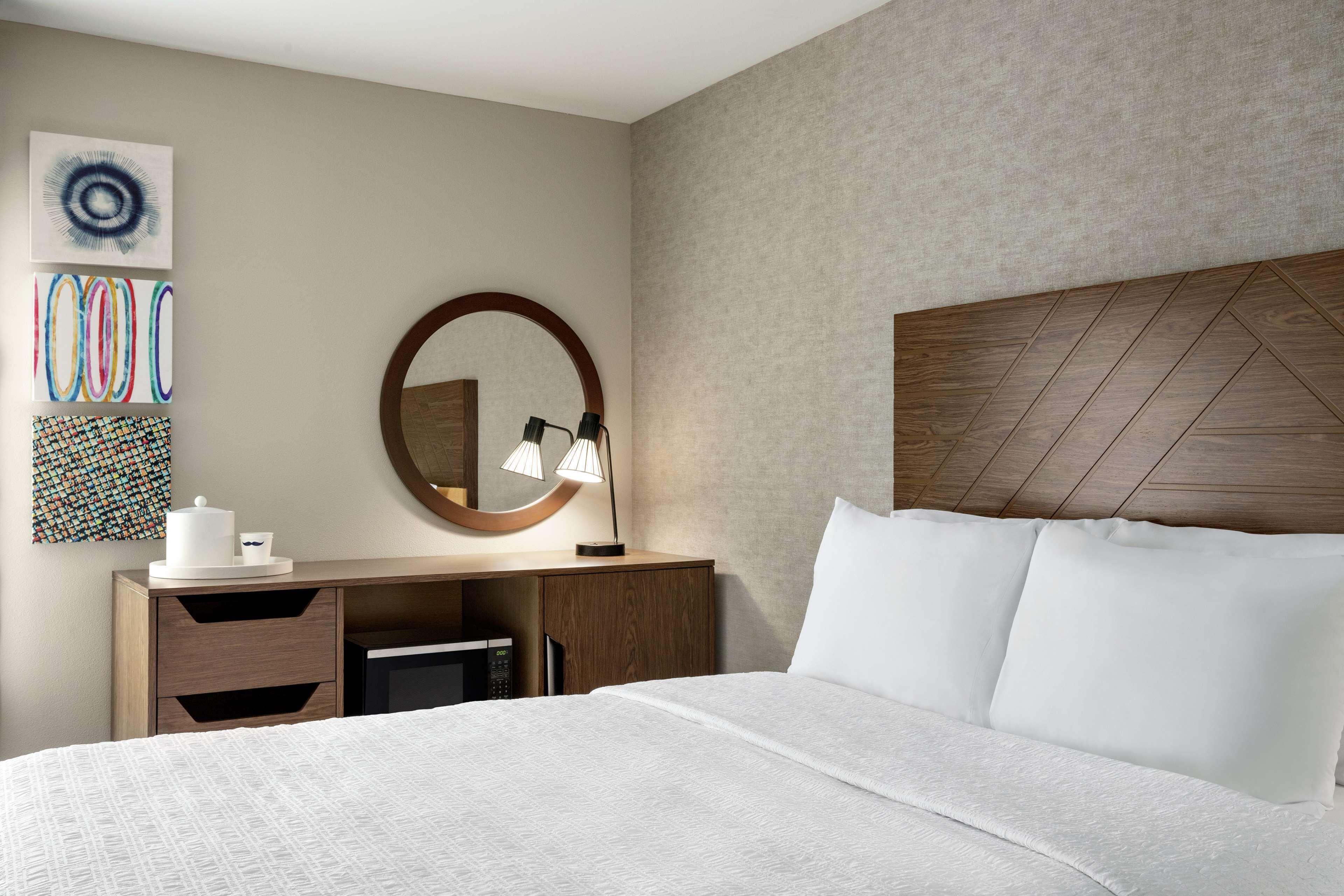 Standard Queen Room