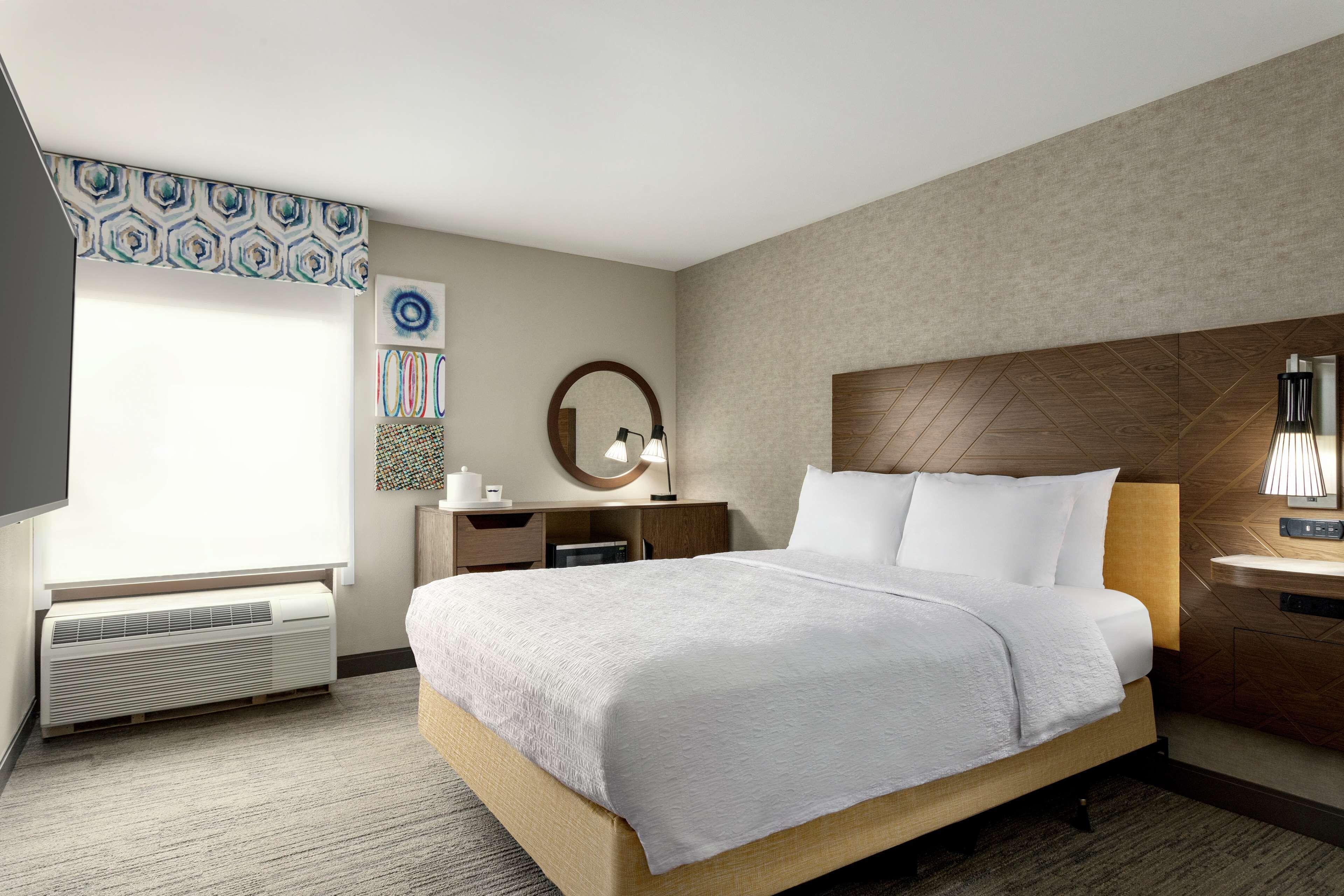 Standard Queen Room
