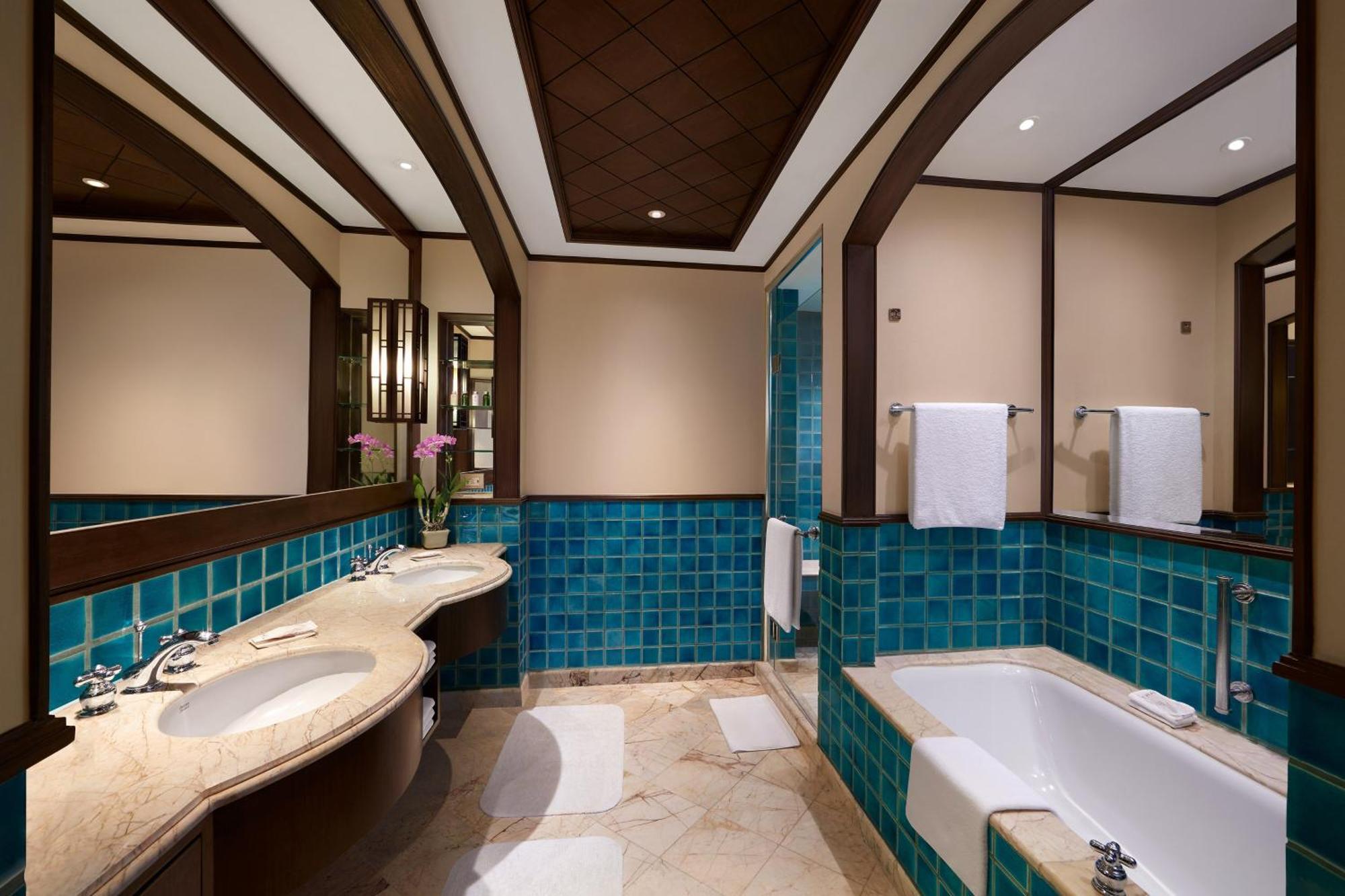 One-Bedroom Prestige King Suite