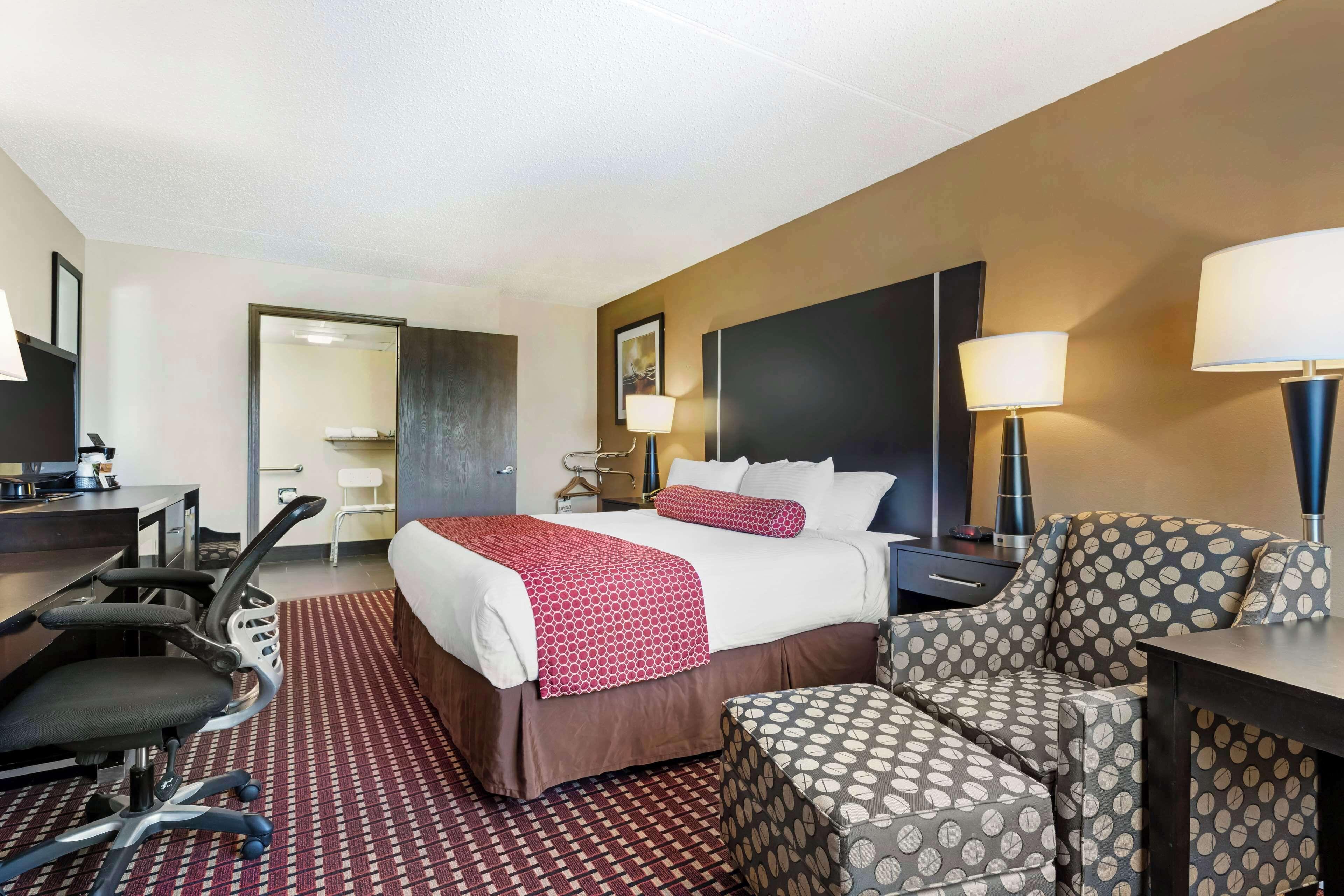King Room with Roll-in Shower - Disability Access/Non-Smoking