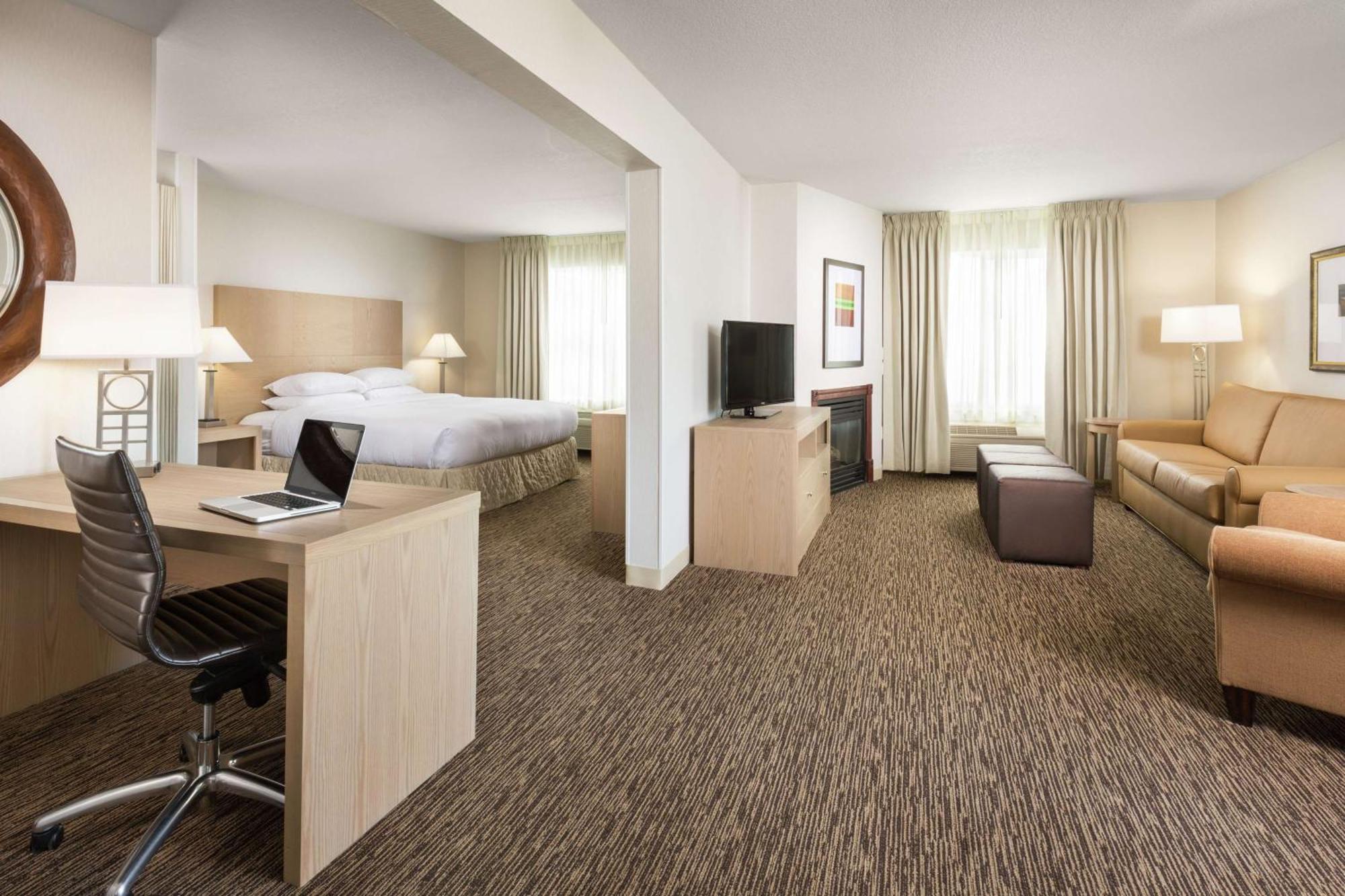 Junior King Suite Seating Area