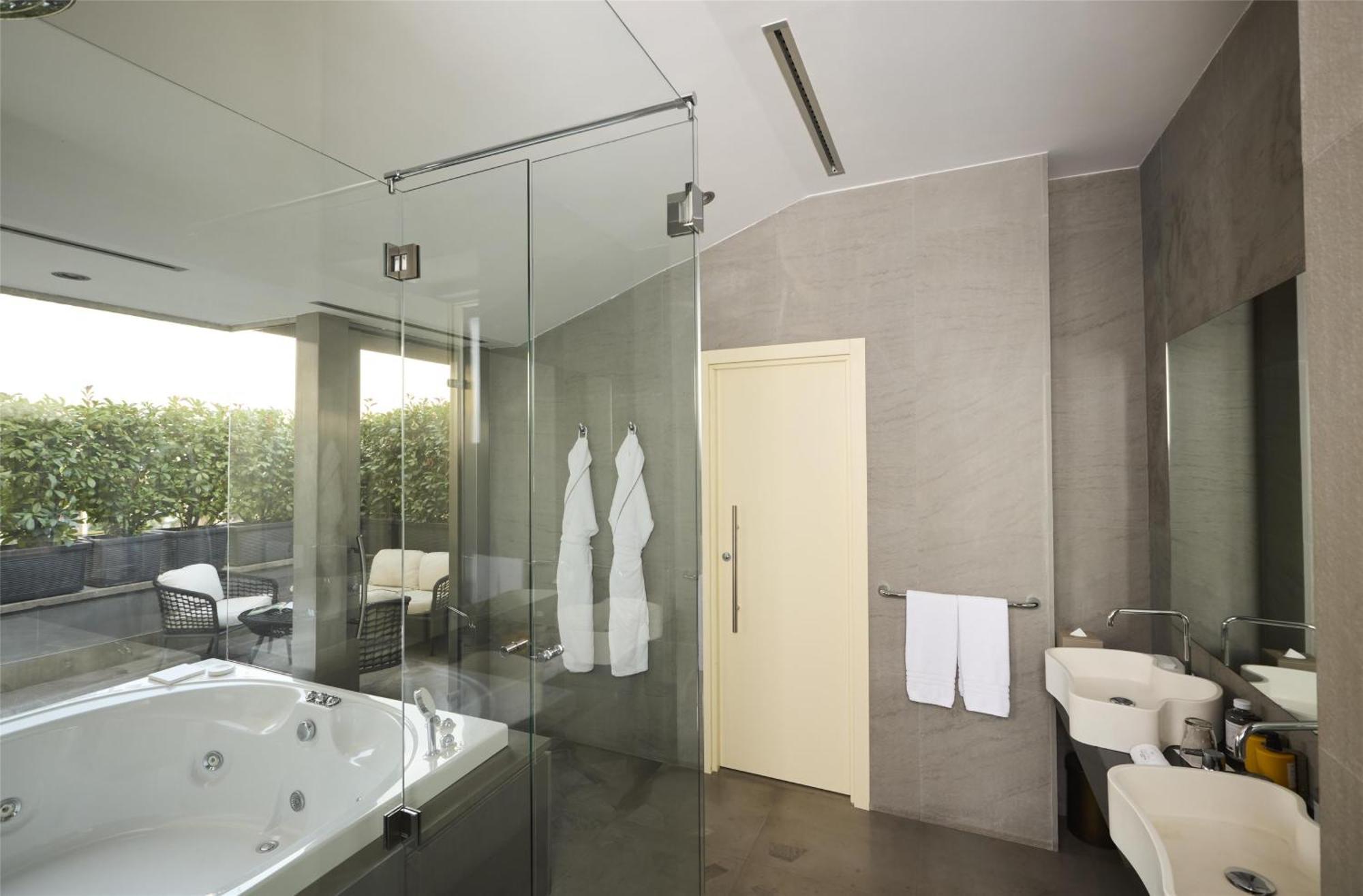 Suite Executive con jacuzzi, terraza y vistas