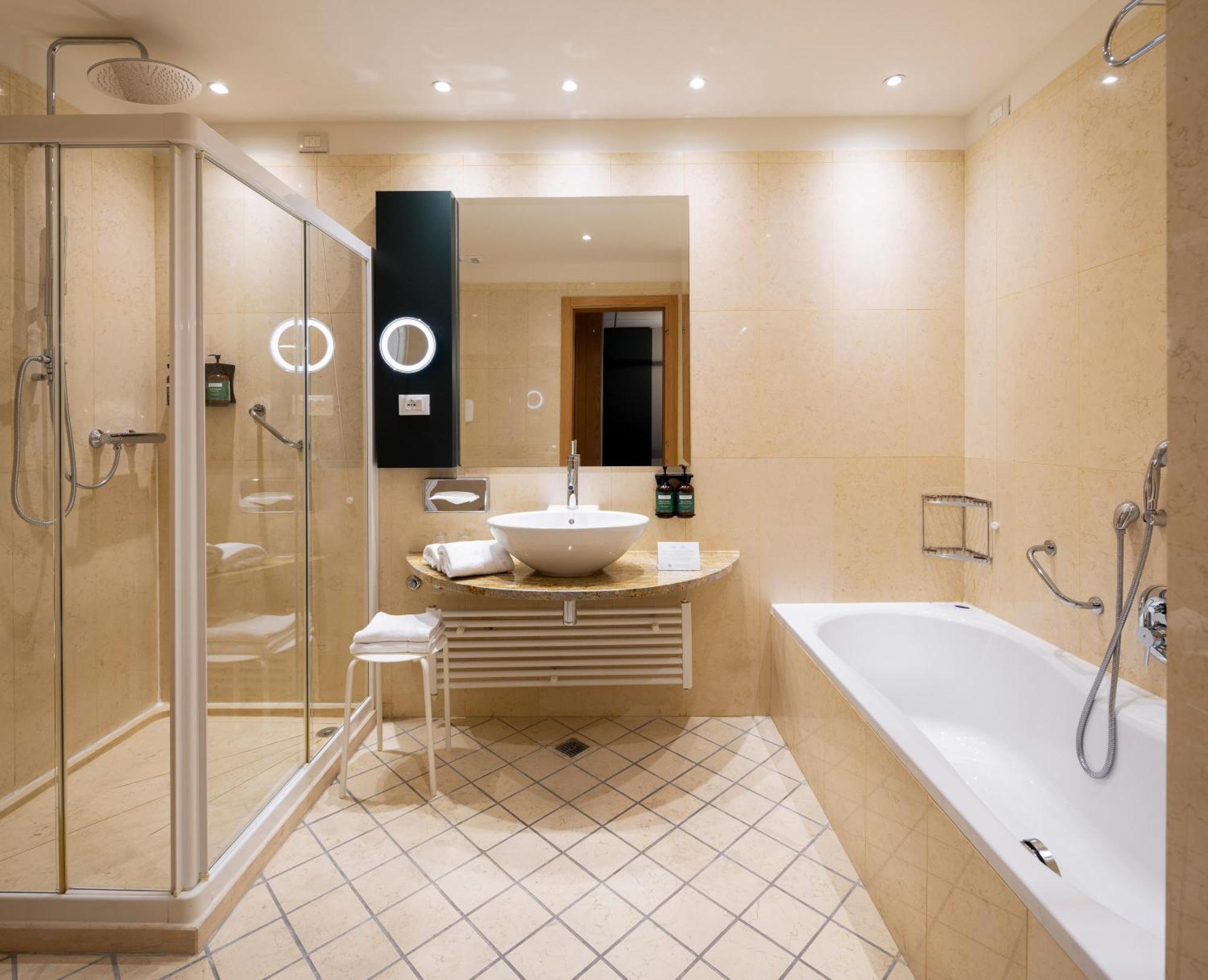 Chambre Lit King-Size Premium avec Canapé-Lit