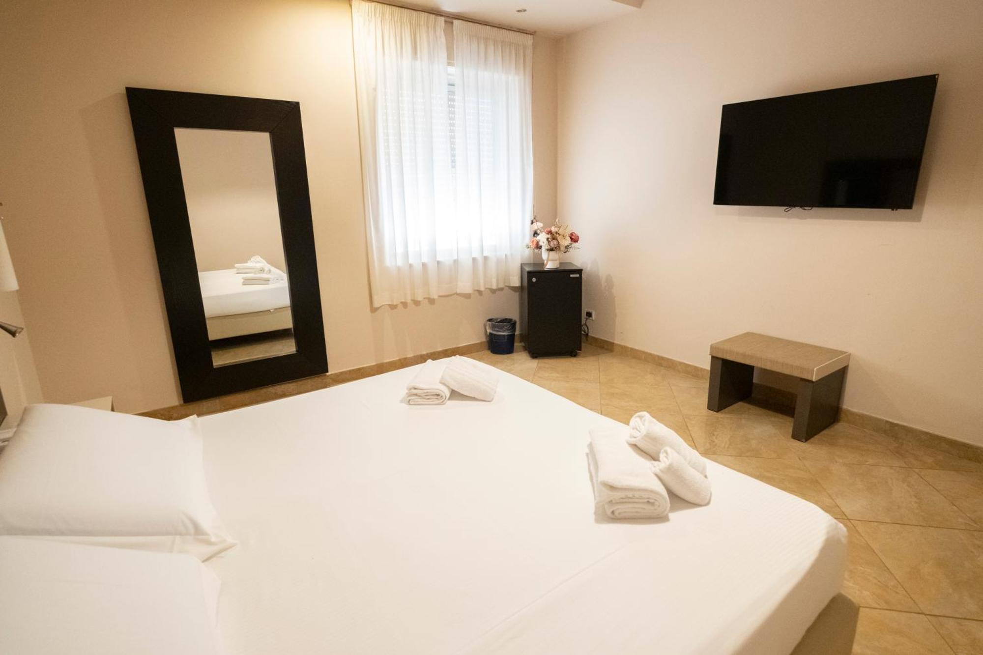 Standard Double or Twin Room,1706796957:JPEG