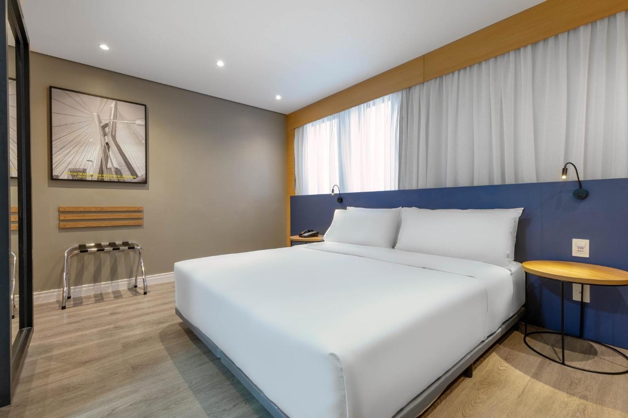 Standard King Room Accessible