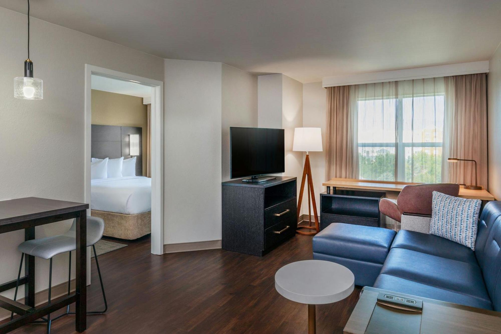 King Studio Suite with Sofa Bed and Adapted Tub - Mobility Accessible