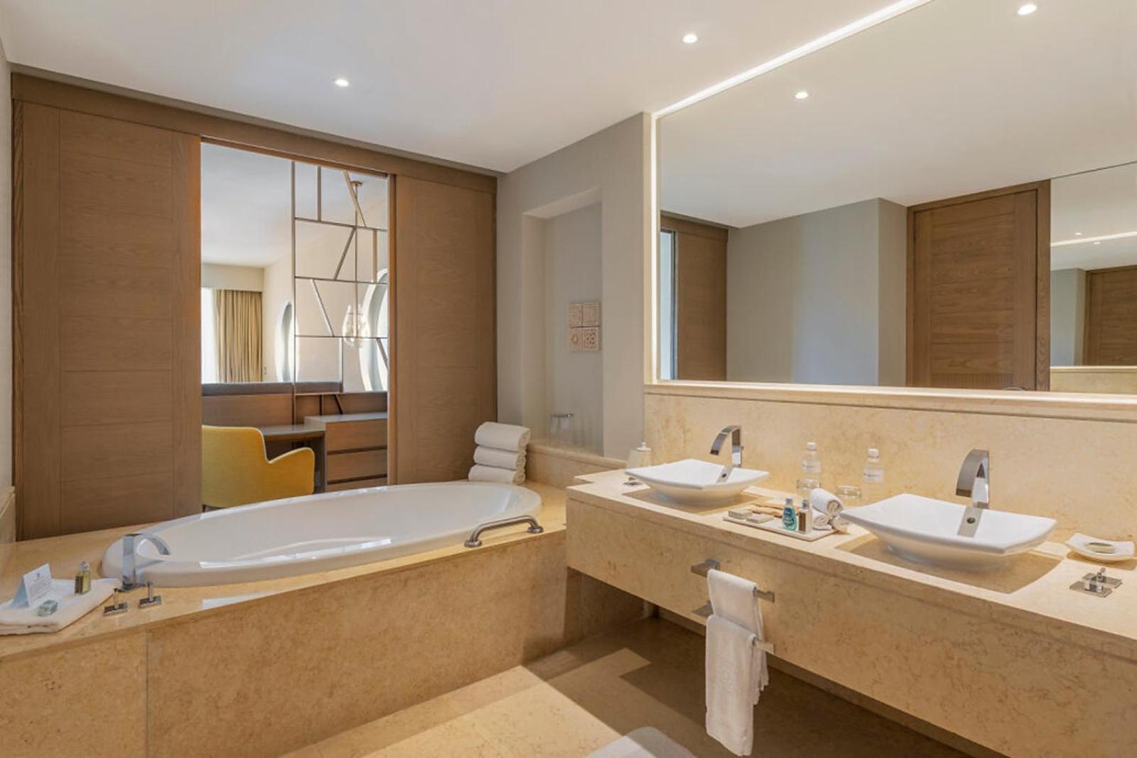 Suite Ambassador Piscina com Vista Oceano
